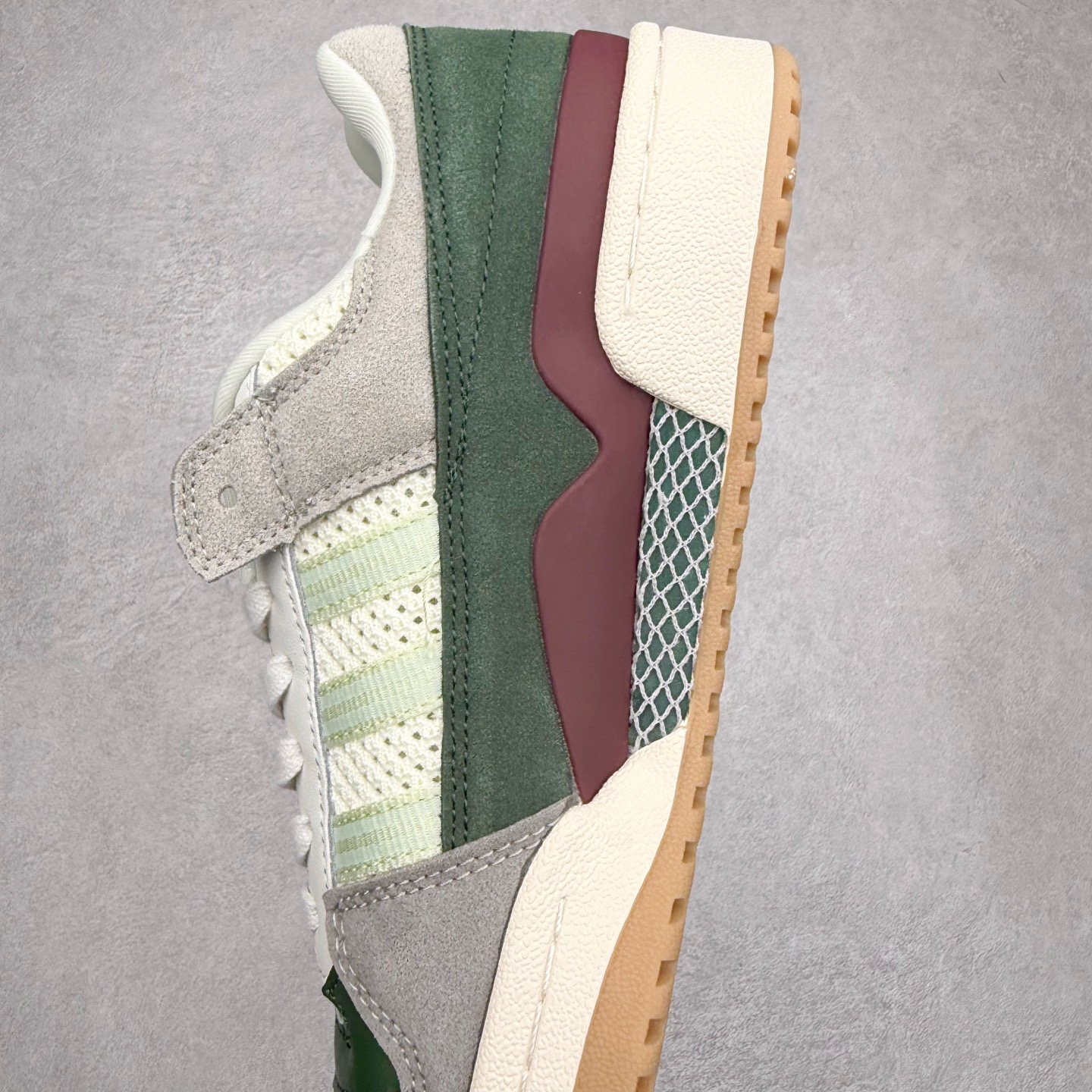 图片[7]-＃福利特价 AD Forum 84 Low OG 低帮百搭潮流休闲运动板鞋 以复古篮球鞋的外形为基础 采用皮革拼接 简约百搭 更加贴合舒适 中底内侧网格造型起到点睛之笔 外底橡胶 更显复古 尺码：36 36.5 37.5 38 38.5 39 40 40.5 41 42 42.5 43 44 44.5 45-选品中心