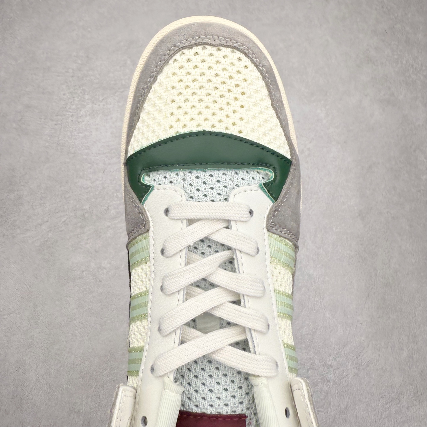 图片[4]-＃福利特价 AD Forum 84 Low OG 低帮百搭潮流休闲运动板鞋 以复古篮球鞋的外形为基础 采用皮革拼接 简约百搭 更加贴合舒适 中底内侧网格造型起到点睛之笔 外底橡胶 更显复古 尺码：36 36.5 37.5 38 38.5 39 40 40.5 41 42 42.5 43 44 44.5 45-选品中心