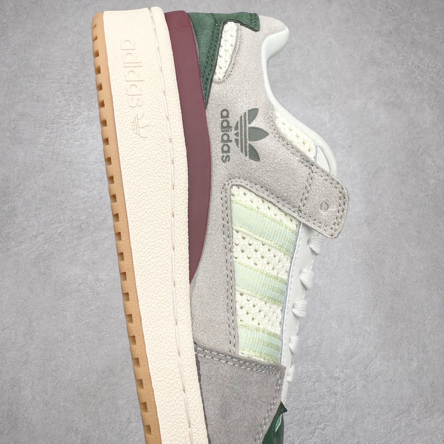 图片[6]-＃福利特价 AD Forum 84 Low OG 低帮百搭潮流休闲运动板鞋 以复古篮球鞋的外形为基础 采用皮革拼接 简约百搭 更加贴合舒适 中底内侧网格造型起到点睛之笔 外底橡胶 更显复古 尺码：36 36.5 37.5 38 38.5 39 40 40.5 41 42 42.5 43 44 44.5 45-选品中心