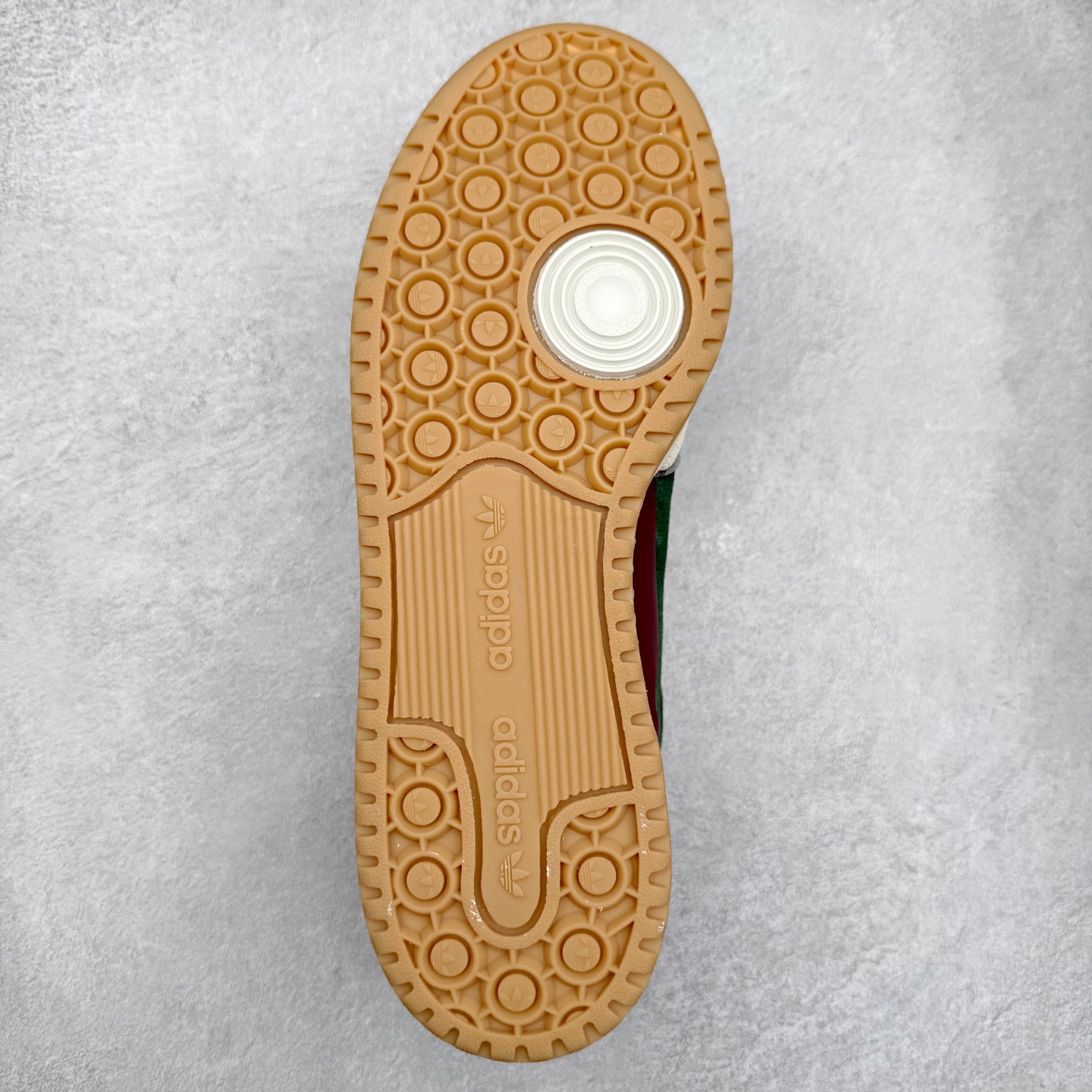 图片[9]-＃福利特价 AD Forum 84 Low OG 低帮百搭潮流休闲运动板鞋 以复古篮球鞋的外形为基础 采用皮革拼接 简约百搭 更加贴合舒适 中底内侧网格造型起到点睛之笔 外底橡胶 更显复古 尺码：36 36.5 37.5 38 38.5 39 40 40.5 41 42 42.5 43 44 44.5 45-选品中心