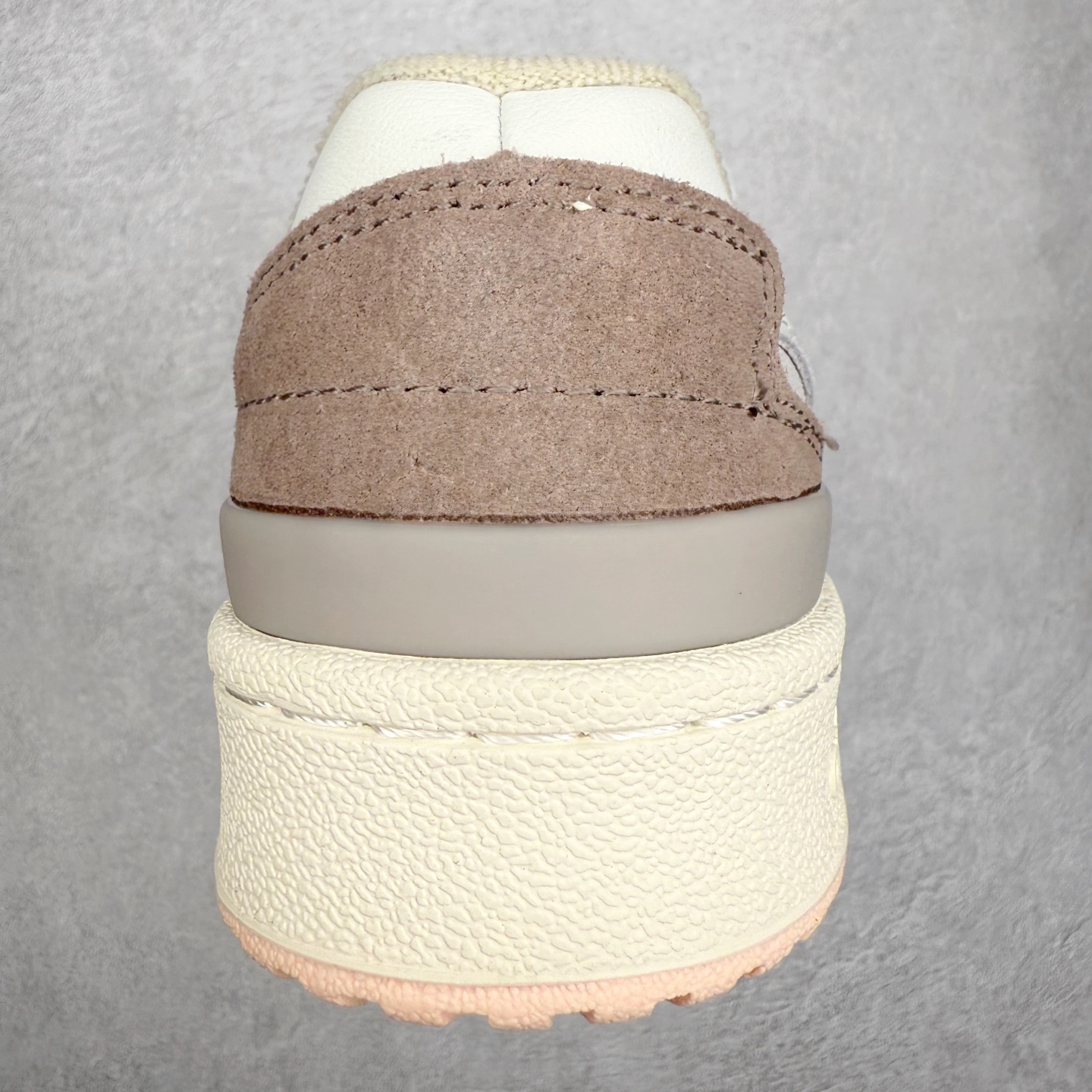 图片[8]-＃福利特价 AD Forum 84 Low OG 低帮百搭潮流休闲运动板鞋 以复古篮球鞋的外形为基础 采用皮革拼接 简约百搭 更加贴合舒适 中底内侧网格造型起到点睛之笔 外底橡胶 更显复古 尺码：36 36.5 37.5 38 38.5 39 40 40.5 41 42 42.5 43 44 44.5 45-选品中心