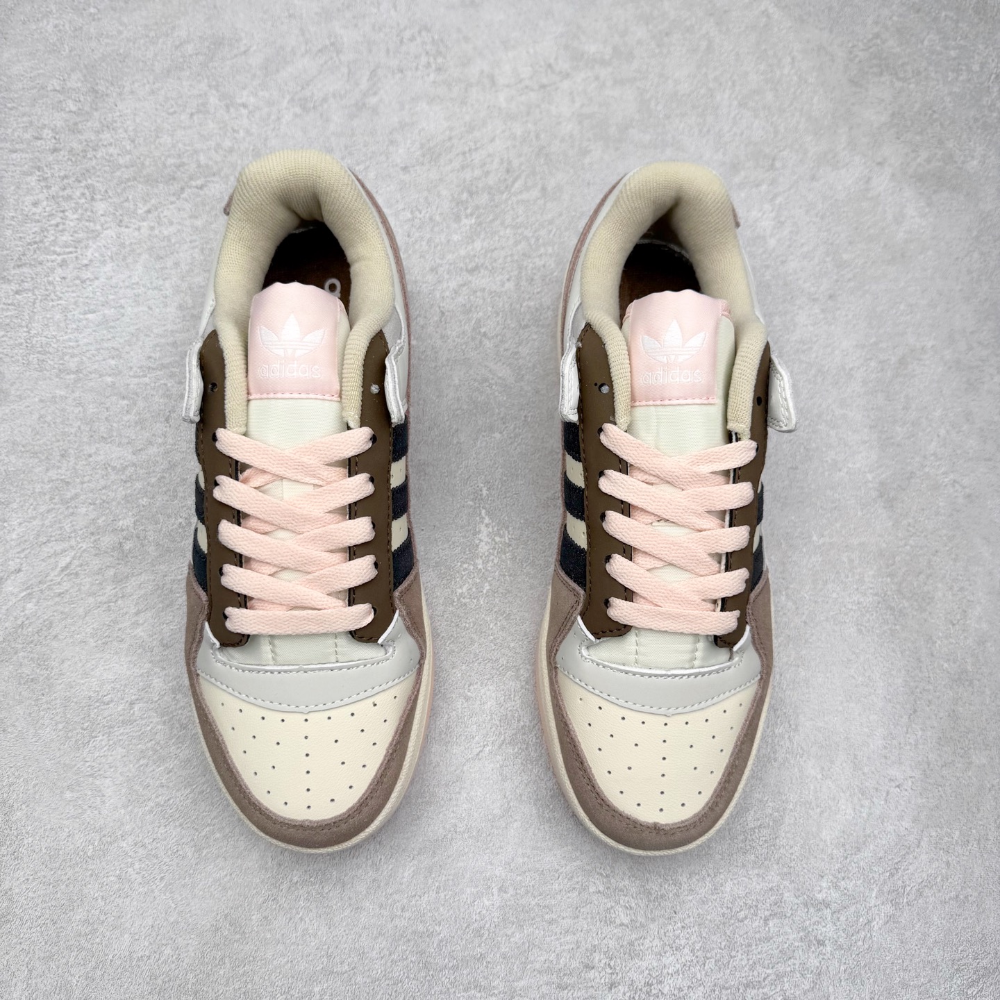 图片[2]-＃福利特价 AD Forum 84 Low OG 低帮百搭潮流休闲运动板鞋 以复古篮球鞋的外形为基础 采用皮革拼接 简约百搭 更加贴合舒适 中底内侧网格造型起到点睛之笔 外底橡胶 更显复古 尺码：36 36.5 37.5 38 38.5 39 40 40.5 41 42 42.5 43 44 44.5 45-选品中心