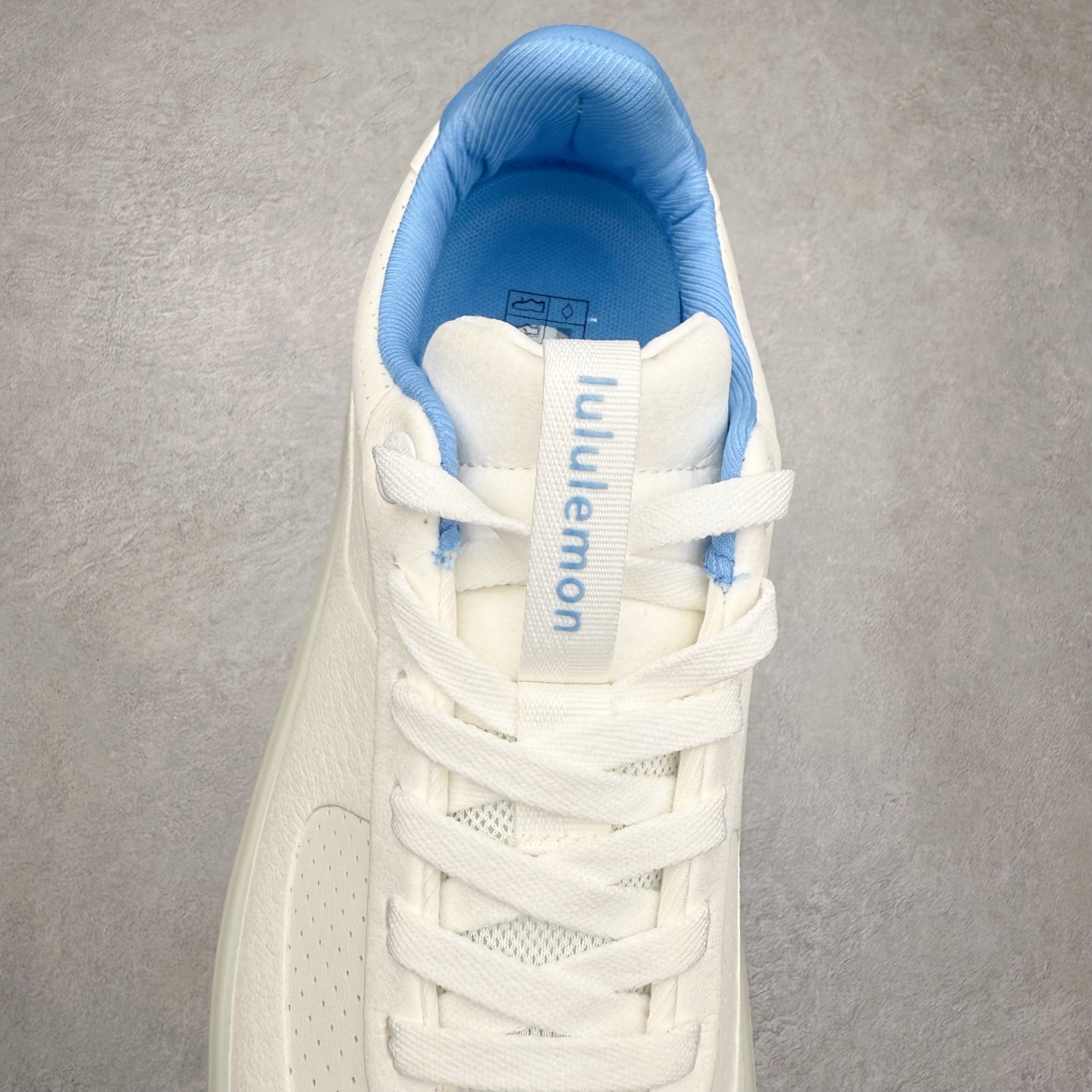 图片[5]-＃GD广顶 lululemon Cityverse 露露乐檬极简主义减震耐磨低帮生活休闲鞋 Cityverse将运动性能融入经典休闲鞋中，中底提供出色缓震，并贴合足部曲线，带来全天候的舒适感。鞋面采用两种材质拼接，且前半部分采用热熔压胶处理，无任何缝线，保留了鞋身整体性。模制泡沫的鞋垫带来上乘的脚感，在平日休闲穿着时不会磨脚，也能提供轻质软弹的效果。25年来，lululemon一直秉持“感受为先”的设计理念，并相信更好的感受带来更好的表现。此次男鞋的设计亦是如此。投入多年研究，针对男性在不同运动场景中的脚步形态设计了不同鞋履款式。同时，还进行了生物力学与形态学研究，为“他”带来更好的贴合度和感受。尺码：36 36.5 37.5 38 38.5 39 40 40.5 41 42 42.5 43 44 44.5 45-选品中心