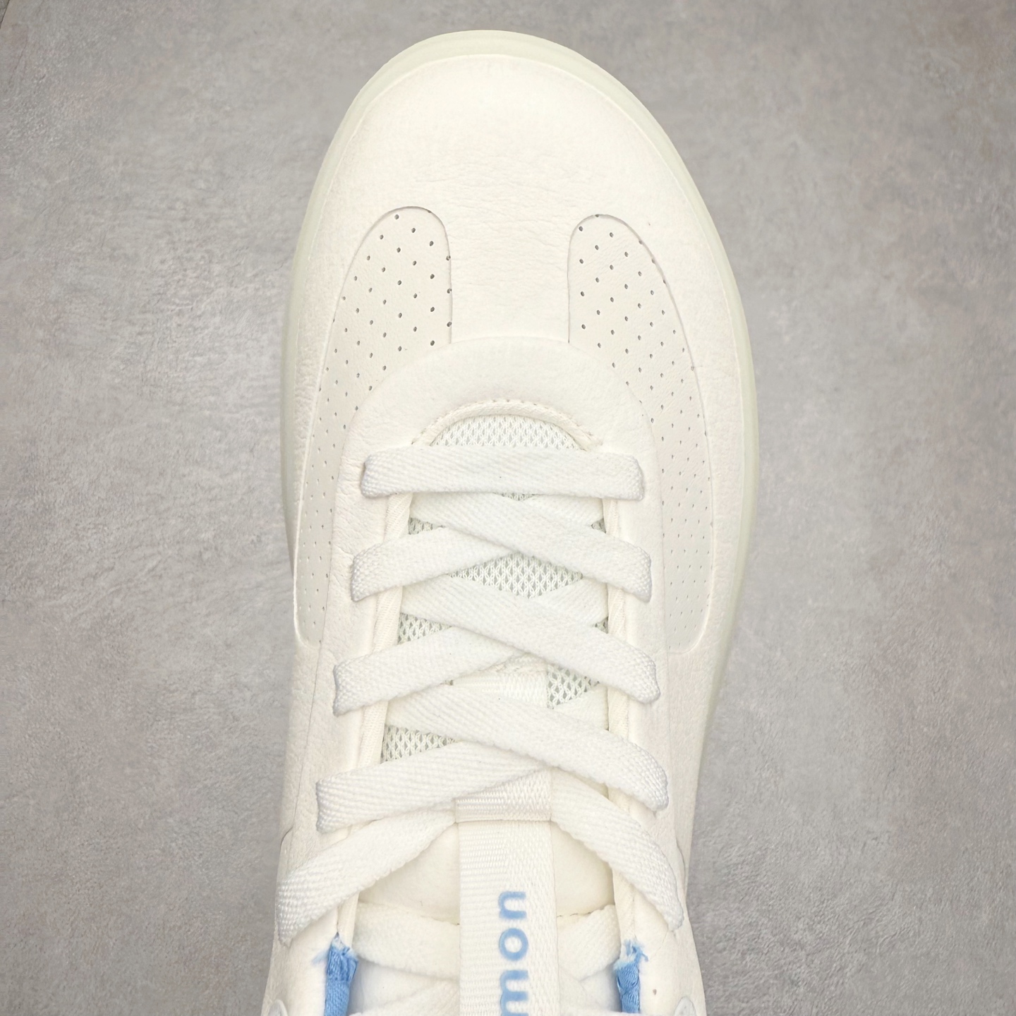 图片[4]-＃GD广顶 lululemon Cityverse 露露乐檬极简主义减震耐磨低帮生活休闲鞋 Cityverse将运动性能融入经典休闲鞋中，中底提供出色缓震，并贴合足部曲线，带来全天候的舒适感。鞋面采用两种材质拼接，且前半部分采用热熔压胶处理，无任何缝线，保留了鞋身整体性。模制泡沫的鞋垫带来上乘的脚感，在平日休闲穿着时不会磨脚，也能提供轻质软弹的效果。25年来，lululemon一直秉持“感受为先”的设计理念，并相信更好的感受带来更好的表现。此次男鞋的设计亦是如此。投入多年研究，针对男性在不同运动场景中的脚步形态设计了不同鞋履款式。同时，还进行了生物力学与形态学研究，为“他”带来更好的贴合度和感受。尺码：36 36.5 37.5 38 38.5 39 40 40.5 41 42 42.5 43 44 44.5 45-选品中心