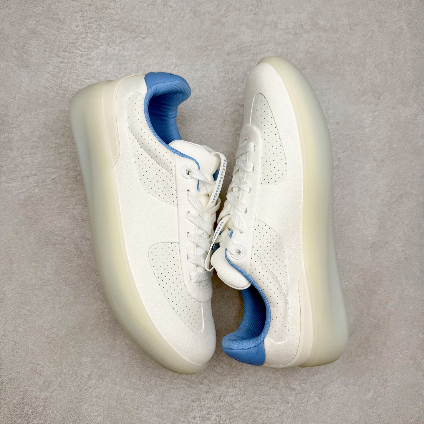 图片[3]-＃GD广顶 lululemon Cityverse 露露乐檬极简主义减震耐磨低帮生活休闲鞋 Cityverse将运动性能融入经典休闲鞋中，中底提供出色缓震，并贴合足部曲线，带来全天候的舒适感。鞋面采用两种材质拼接，且前半部分采用热熔压胶处理，无任何缝线，保留了鞋身整体性。模制泡沫的鞋垫带来上乘的脚感，在平日休闲穿着时不会磨脚，也能提供轻质软弹的效果。25年来，lululemon一直秉持“感受为先”的设计理念，并相信更好的感受带来更好的表现。此次男鞋的设计亦是如此。投入多年研究，针对男性在不同运动场景中的脚步形态设计了不同鞋履款式。同时，还进行了生物力学与形态学研究，为“他”带来更好的贴合度和感受。尺码：36 36.5 37.5 38 38.5 39 40 40.5 41 42 42.5 43 44 44.5 45-选品中心