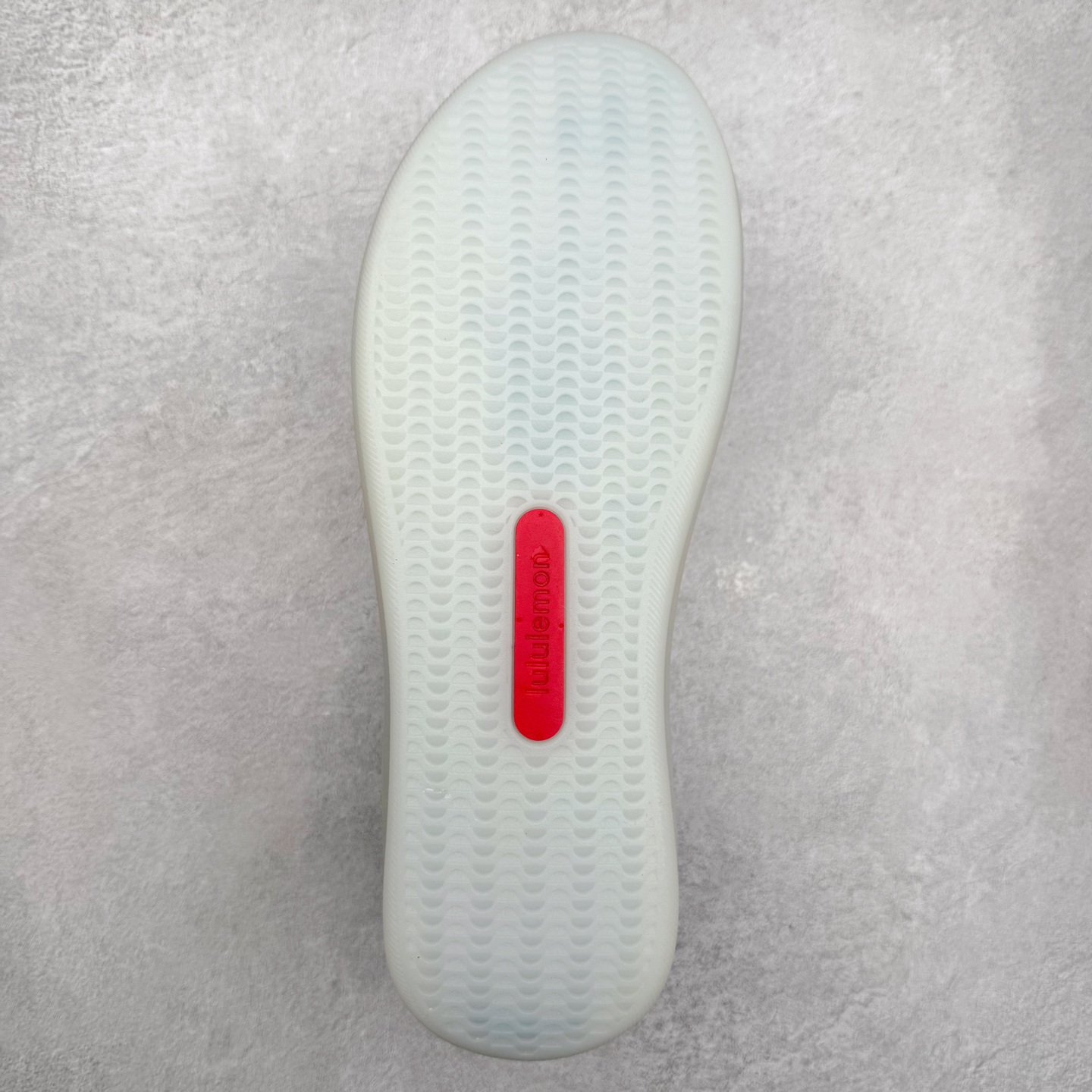 图片[9]-＃GD广顶 lululemon Cityverse 露露乐檬极简主义减震耐磨低帮生活休闲鞋 Cityverse将运动性能融入经典休闲鞋中，中底提供出色缓震，并贴合足部曲线，带来全天候的舒适感。鞋面采用两种材质拼接，且前半部分采用热熔压胶处理，无任何缝线，保留了鞋身整体性。模制泡沫的鞋垫带来上乘的脚感，在平日休闲穿着时不会磨脚，也能提供轻质软弹的效果。25年来，lululemon一直秉持“感受为先”的设计理念，并相信更好的感受带来更好的表现。此次男鞋的设计亦是如此。投入多年研究，针对男性在不同运动场景中的脚步形态设计了不同鞋履款式。同时，还进行了生物力学与形态学研究，为“他”带来更好的贴合度和感受。尺码：36 36.5 37.5 38 38.5 39 40 40.5 41 42 42.5 43 44 44.5 45-选品中心