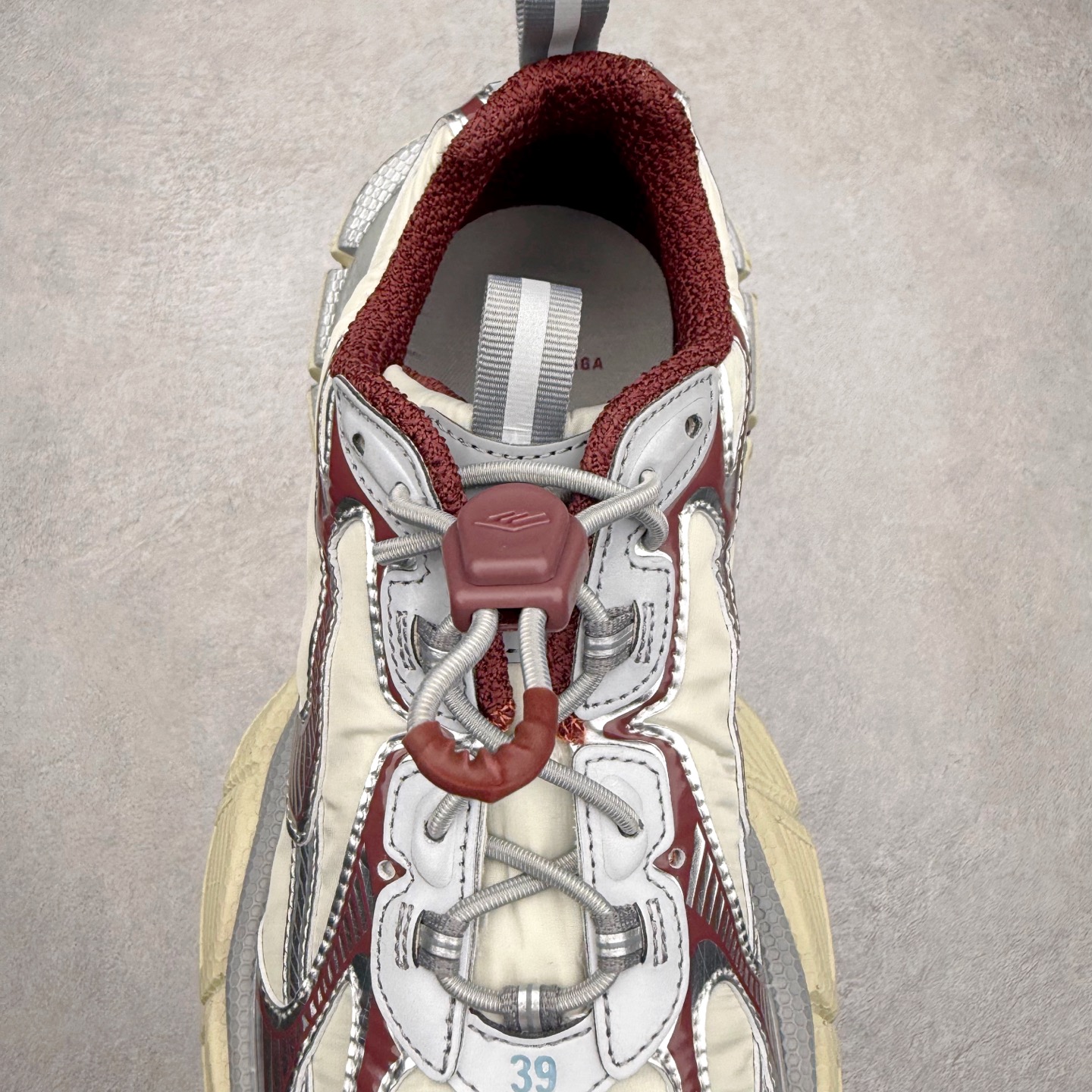 图片[5]-＃VG零售版 BALENCIAGA 3XL Sneakers 巴黎世家十代网布系带低帮走秀复古老爹鞋 全套原纸板楦头开发 最原汁原味的灵魂版型 全鞋荧光划线卡点 胶水把控整洁度追求极致完美 每一双都是工艺品 多重QC质检 超越公司货的品控标准 实实在在的免检产品 原盒原配 正确字体电绣 粗细、位置、大小正确 侧边TPU 透气孔匹配意产原版 正确分离大底 TPU软底 原版一致大底LOGO 立体感十足 原厂皮料水洗做旧 采购原厂网纱 不含皮革 网布材料和聚氨酯 磨损效果 鞋头边缘和后帮 Balenciaga 徽标 鞋面和后跟凸印尺码 鞋舌 3XL 橡胶品牌标识和反光细节 鞋帮拉袢和鞋舌拉祥 配反光细节 备用鞋带在鞋履前侧 可在穿着前取下 便于不同造型搭配 正常尺码 尺码：35 36 37 38 39 40 41 42 43 44 45 46-选品中心