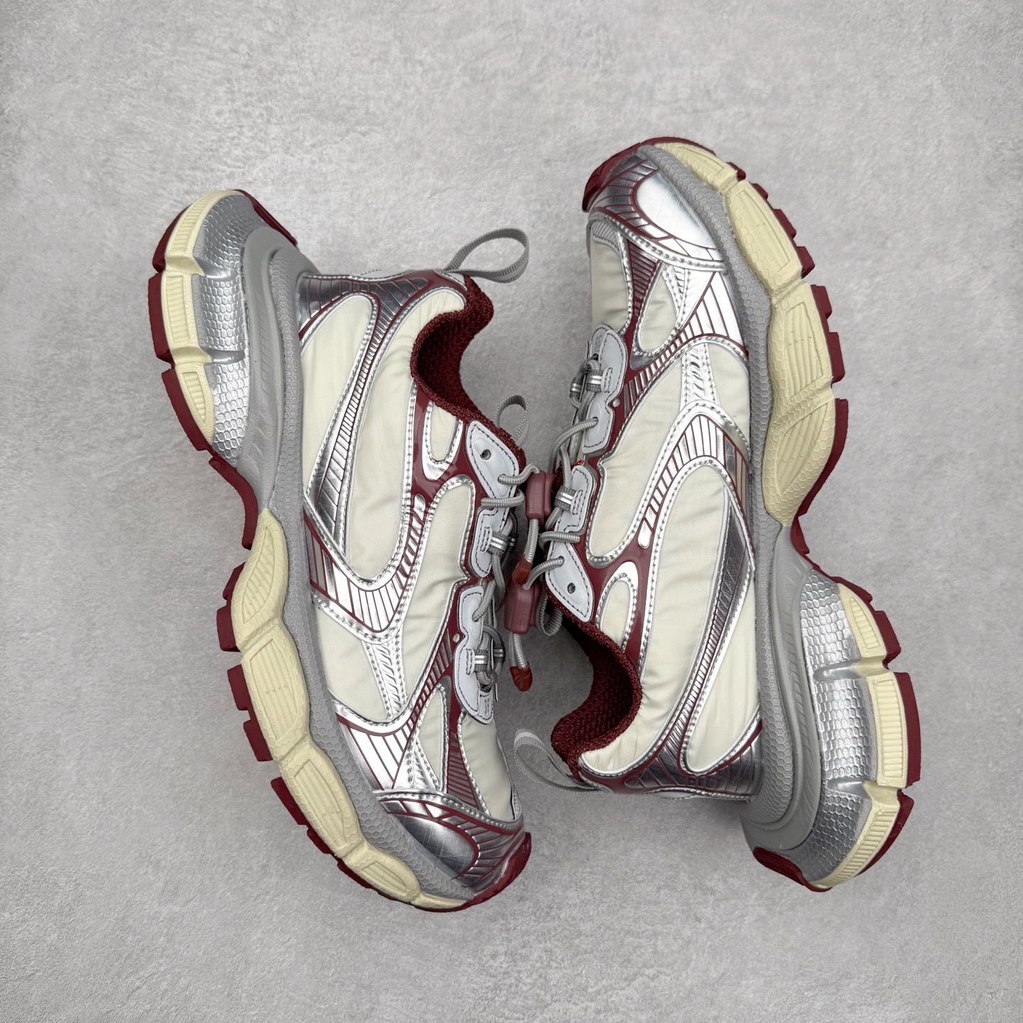 图片[3]-＃VG零售版 BALENCIAGA 3XL Sneakers 巴黎世家十代网布系带低帮走秀复古老爹鞋 全套原纸板楦头开发 最原汁原味的灵魂版型 全鞋荧光划线卡点 胶水把控整洁度追求极致完美 每一双都是工艺品 多重QC质检 超越公司货的品控标准 实实在在的免检产品 原盒原配 正确字体电绣 粗细、位置、大小正确 侧边TPU 透气孔匹配意产原版 正确分离大底 TPU软底 原版一致大底LOGO 立体感十足 原厂皮料水洗做旧 采购原厂网纱 不含皮革 网布材料和聚氨酯 磨损效果 鞋头边缘和后帮 Balenciaga 徽标 鞋面和后跟凸印尺码 鞋舌 3XL 橡胶品牌标识和反光细节 鞋帮拉袢和鞋舌拉祥 配反光细节 备用鞋带在鞋履前侧 可在穿着前取下 便于不同造型搭配 正常尺码 尺码：35 36 37 38 39 40 41 42 43 44 45 46-选品中心