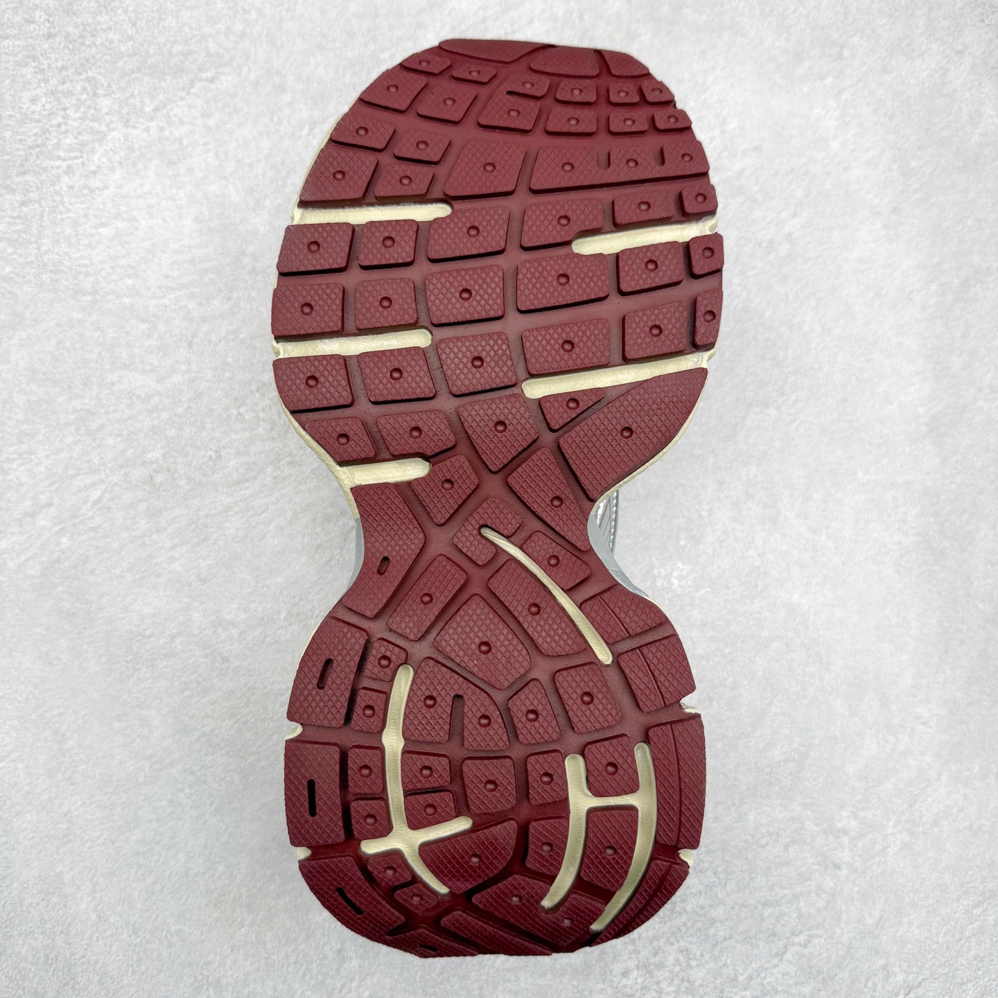 图片[9]-＃VG零售版 BALENCIAGA 3XL Sneakers 巴黎世家十代网布系带低帮走秀复古老爹鞋 全套原纸板楦头开发 最原汁原味的灵魂版型 全鞋荧光划线卡点 胶水把控整洁度追求极致完美 每一双都是工艺品 多重QC质检 超越公司货的品控标准 实实在在的免检产品 原盒原配 正确字体电绣 粗细、位置、大小正确 侧边TPU 透气孔匹配意产原版 正确分离大底 TPU软底 原版一致大底LOGO 立体感十足 原厂皮料水洗做旧 采购原厂网纱 不含皮革 网布材料和聚氨酯 磨损效果 鞋头边缘和后帮 Balenciaga 徽标 鞋面和后跟凸印尺码 鞋舌 3XL 橡胶品牌标识和反光细节 鞋帮拉袢和鞋舌拉祥 配反光细节 备用鞋带在鞋履前侧 可在穿着前取下 便于不同造型搭配 正常尺码 尺码：35 36 37 38 39 40 41 42 43 44 45 46-选品中心