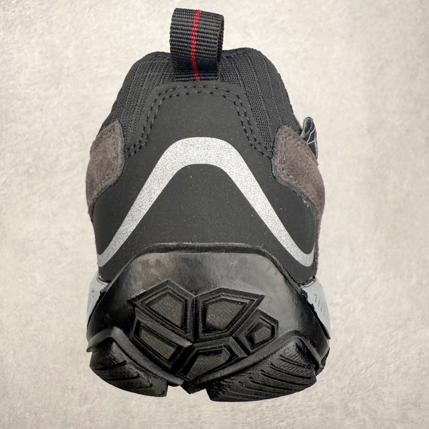 图片[8]-The North Face 北面乐斯菲斯户外运动休闲登山鞋越野徒步鞋 广东大厂品质 面料采用进口磨砂牛皮 鞋底采用Vibram黄金大底 专门为鞋底设计的橡胶以出色的耐磨性 良好的防滑性或得不少户外运动爱好者的喜欢 专业户外登山品牌（北面）The North Face自1966年创立，由两位热爱登山徒步的年轻登山者于美西旧金山开创，不断透过研发与创新，并且将最先进的技术结合在服装与鞋款设计，生产多种外型帅气且专业能力非常强的户外运动装备而备受欢迎。尺码：39-45（运动鞋码）-选品中心