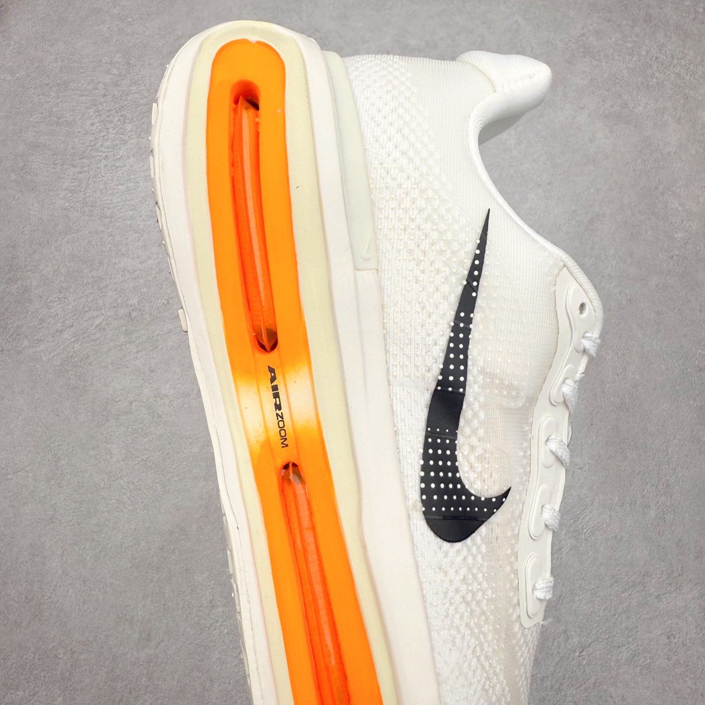 图片[6]-NK Vomero Premium 时尚舒适 网布防滑耐磨 低帮跑步鞋 HQ2050-306 实拍调校N版已经零色差零失真 百分百还原实物色彩所见即所得 不存在货不对板色差等低级问题 选购参考实物拍摄 不混卖不参货 只用心做好货严格选品 承诺混一赔十 尺码：36 36.5 37.5 38 38.5 39 40 40.5 41 42 42.5 43 44 44.5 45-选品中心