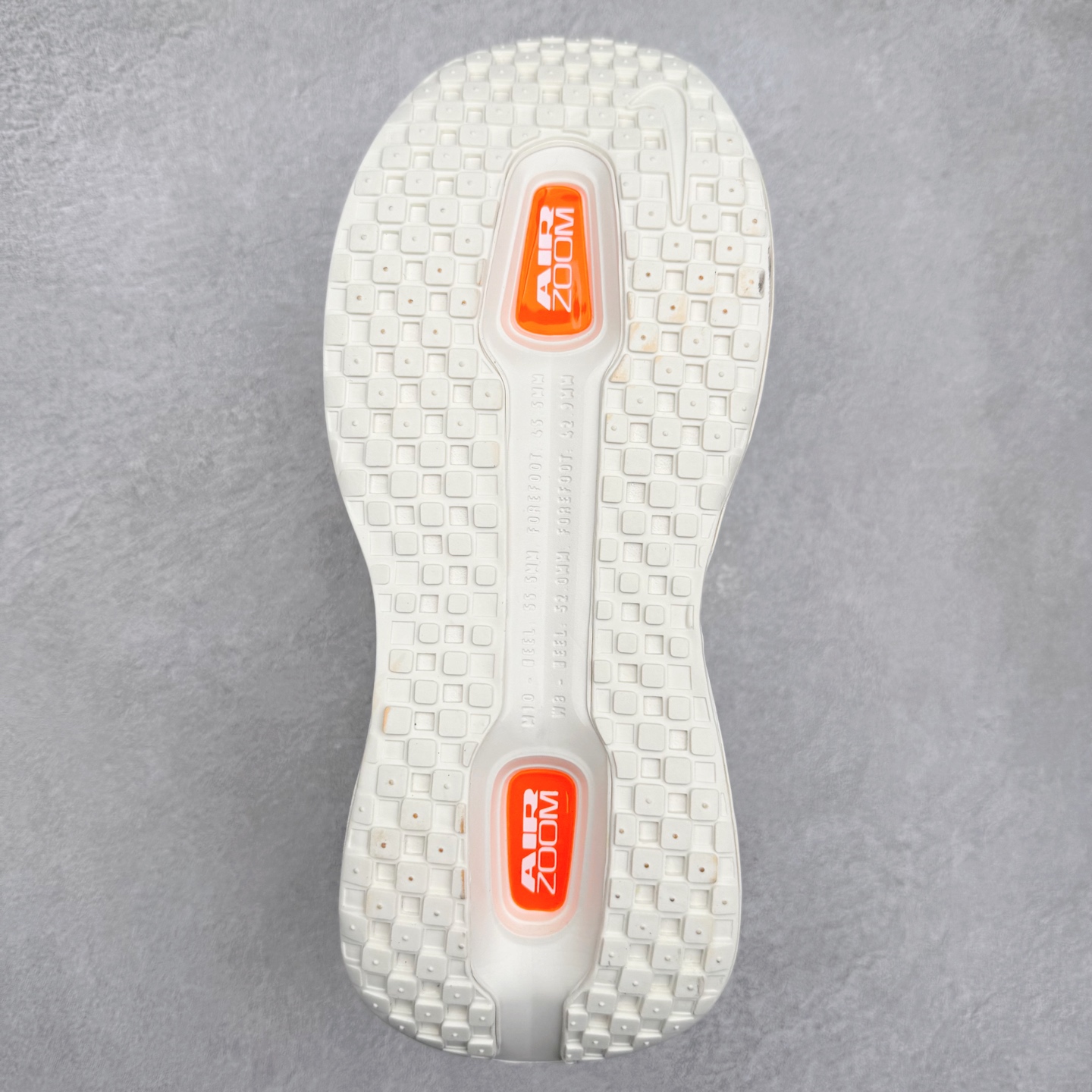 图片[9]-NK Vomero Premium 时尚舒适 网布防滑耐磨 低帮跑步鞋 HQ2050-306 实拍调校N版已经零色差零失真 百分百还原实物色彩所见即所得 不存在货不对板色差等低级问题 选购参考实物拍摄 不混卖不参货 只用心做好货严格选品 承诺混一赔十 尺码：36 36.5 37.5 38 38.5 39 40 40.5 41 42 42.5 43 44 44.5 45-选品中心