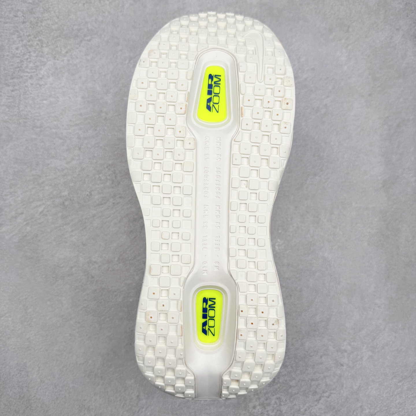 图片[9]-NK Vomero Premium 时尚舒适 网布防滑耐磨 低帮跑步鞋 HQ2050-701 实拍调校N版已经零色差零失真 百分百还原实物色彩所见即所得 不存在货不对板色差等低级问题 选购参考实物拍摄 不混卖不参货 只用心做好货严格选品 承诺混一赔十 尺码：36 36.5 37.5 38 38.5 39 40 40.5 41 42 42.5 43 44 44.5 45-选品中心