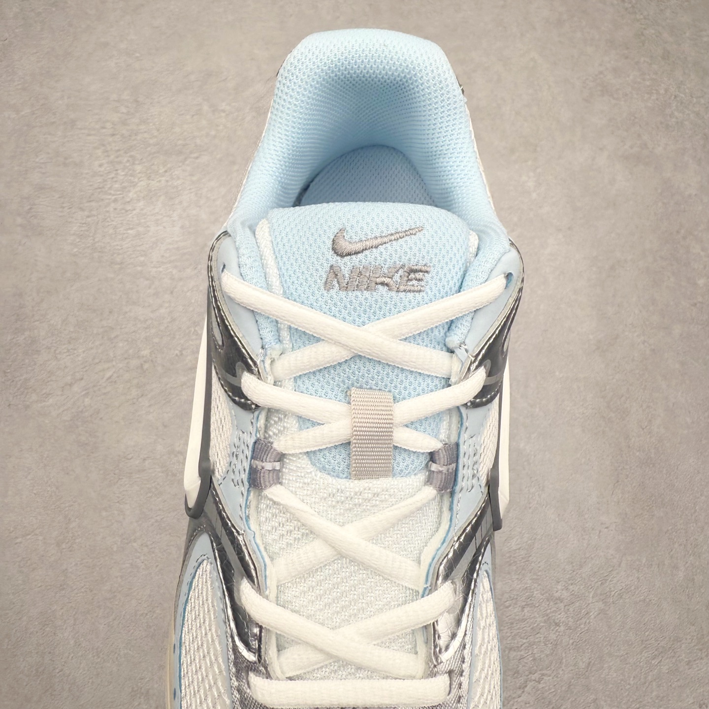 图片[5]-＃纯原福利 NK V5 RNR 舒适百搭防滑耐磨低帮跑步鞋 舒适有型适合日常穿着 该鞋款延续千禧年经典设计搭载泡绵中底 厚实而轻盈匠心细节巧搭立体耐克勾标志焕新演绎复古跑鞋 鞋款从千禧年美学汲取灵感 混搭多种材质突显层次感立体感和传统跑步风范 尺码：36 36.5 37.5 38 38.5 39 40 40.5 41 42 42.5 43 44 44.5 45-选品中心