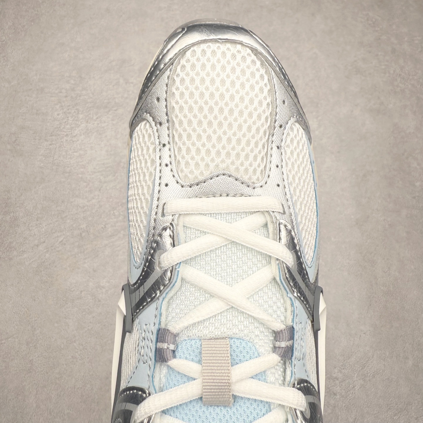 图片[4]-＃纯原福利 NK V5 RNR 舒适百搭防滑耐磨低帮跑步鞋 舒适有型适合日常穿着 该鞋款延续千禧年经典设计搭载泡绵中底 厚实而轻盈匠心细节巧搭立体耐克勾标志焕新演绎复古跑鞋 鞋款从千禧年美学汲取灵感 混搭多种材质突显层次感立体感和传统跑步风范 尺码：36 36.5 37.5 38 38.5 39 40 40.5 41 42 42.5 43 44 44.5 45-选品中心