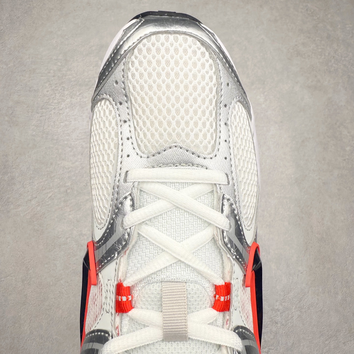 图片[4]-＃纯原福利 NK V5 RNR 舒适百搭防滑耐磨低帮跑步鞋 舒适有型适合日常穿着 该鞋款延续千禧年经典设计搭载泡绵中底 厚实而轻盈匠心细节巧搭立体耐克勾标志焕新演绎复古跑鞋 鞋款从千禧年美学汲取灵感 混搭多种材质突显层次感立体感和传统跑步风范 尺码：36 36.5 37.5 38 38.5 39 40 40.5 41 42 42.5 43 44 44.5 45-选品中心