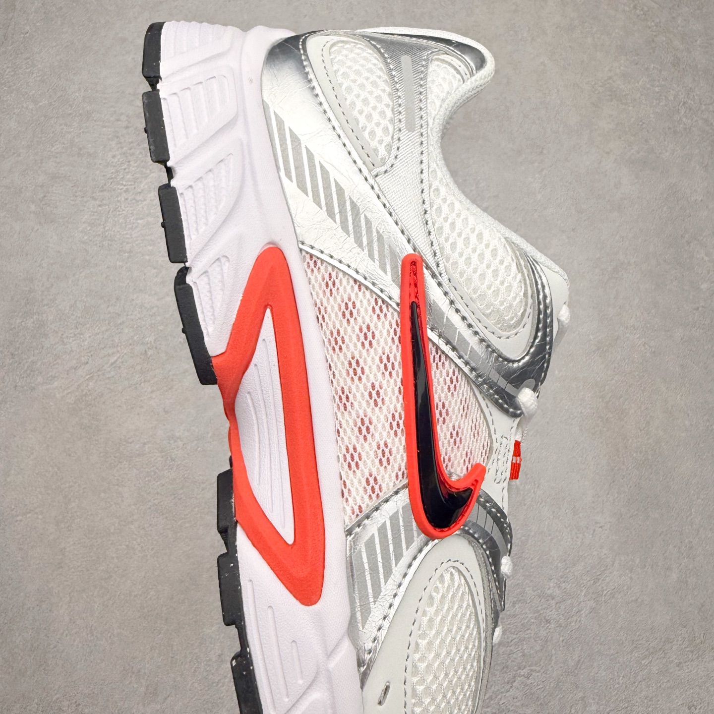 图片[6]-＃纯原福利 NK V5 RNR 舒适百搭防滑耐磨低帮跑步鞋 舒适有型适合日常穿着 该鞋款延续千禧年经典设计搭载泡绵中底 厚实而轻盈匠心细节巧搭立体耐克勾标志焕新演绎复古跑鞋 鞋款从千禧年美学汲取灵感 混搭多种材质突显层次感立体感和传统跑步风范 尺码：36 36.5 37.5 38 38.5 39 40 40.5 41 42 42.5 43 44 44.5 45-选品中心