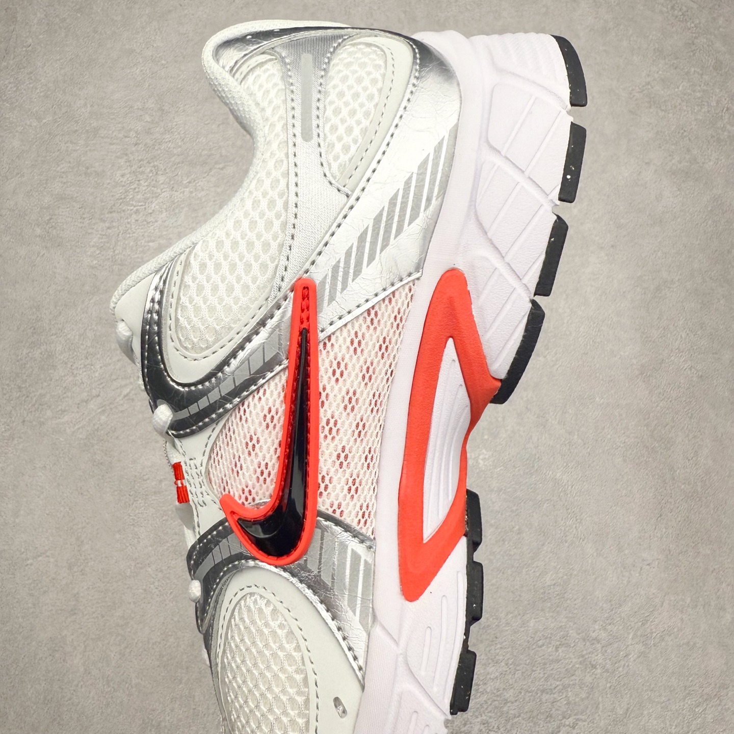 图片[7]-＃纯原福利 NK V5 RNR 舒适百搭防滑耐磨低帮跑步鞋 舒适有型适合日常穿着 该鞋款延续千禧年经典设计搭载泡绵中底 厚实而轻盈匠心细节巧搭立体耐克勾标志焕新演绎复古跑鞋 鞋款从千禧年美学汲取灵感 混搭多种材质突显层次感立体感和传统跑步风范 尺码：36 36.5 37.5 38 38.5 39 40 40.5 41 42 42.5 43 44 44.5 45-选品中心