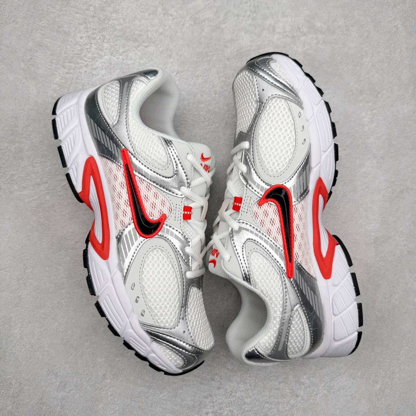 图片[3]-＃纯原福利 NK V5 RNR 舒适百搭防滑耐磨低帮跑步鞋 舒适有型适合日常穿着 该鞋款延续千禧年经典设计搭载泡绵中底 厚实而轻盈匠心细节巧搭立体耐克勾标志焕新演绎复古跑鞋 鞋款从千禧年美学汲取灵感 混搭多种材质突显层次感立体感和传统跑步风范 尺码：36 36.5 37.5 38 38.5 39 40 40.5 41 42 42.5 43 44 44.5 45-选品中心