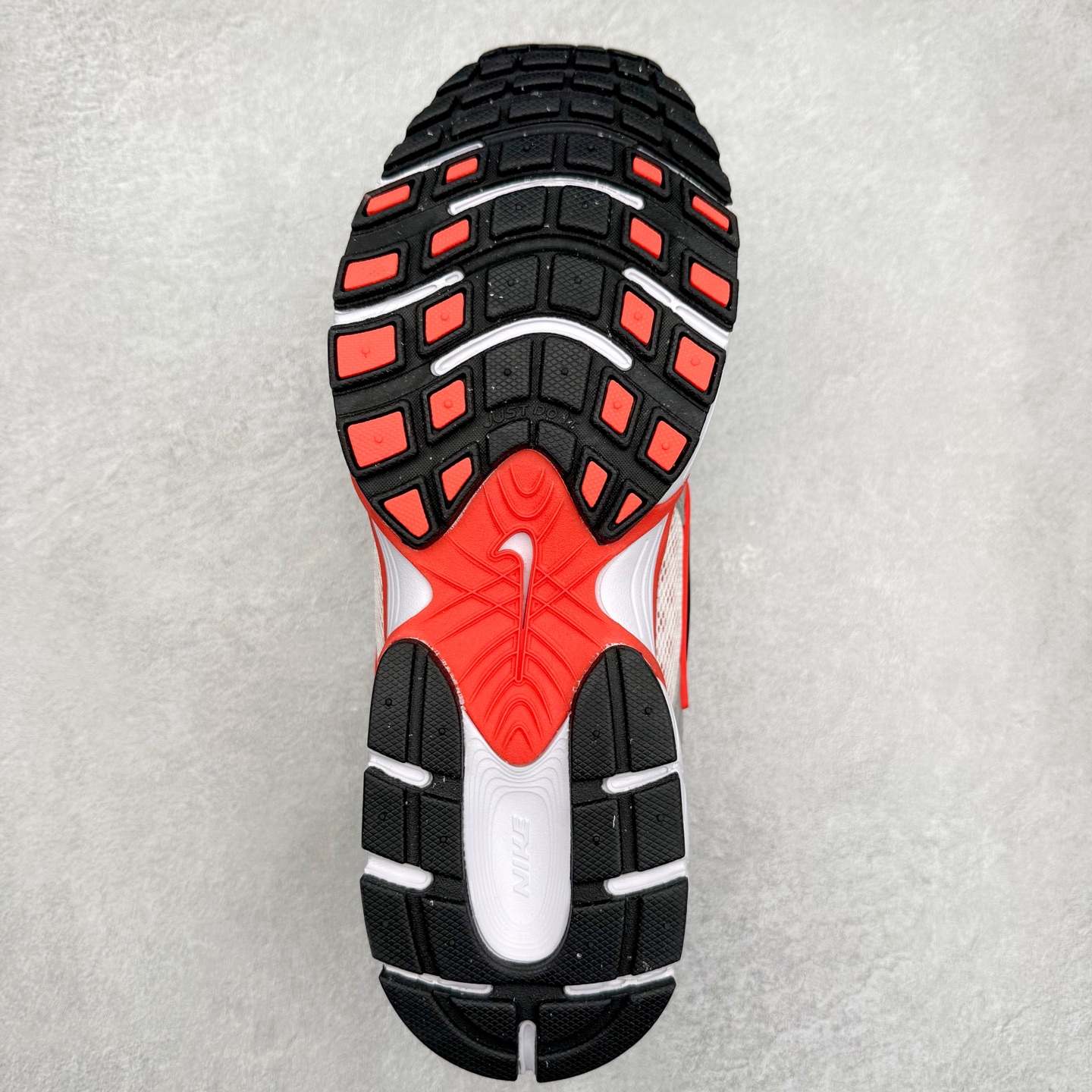 图片[9]-＃纯原福利 NK V5 RNR 舒适百搭防滑耐磨低帮跑步鞋 舒适有型适合日常穿着 该鞋款延续千禧年经典设计搭载泡绵中底 厚实而轻盈匠心细节巧搭立体耐克勾标志焕新演绎复古跑鞋 鞋款从千禧年美学汲取灵感 混搭多种材质突显层次感立体感和传统跑步风范 尺码：36 36.5 37.5 38 38.5 39 40 40.5 41 42 42.5 43 44 44.5 45-选品中心