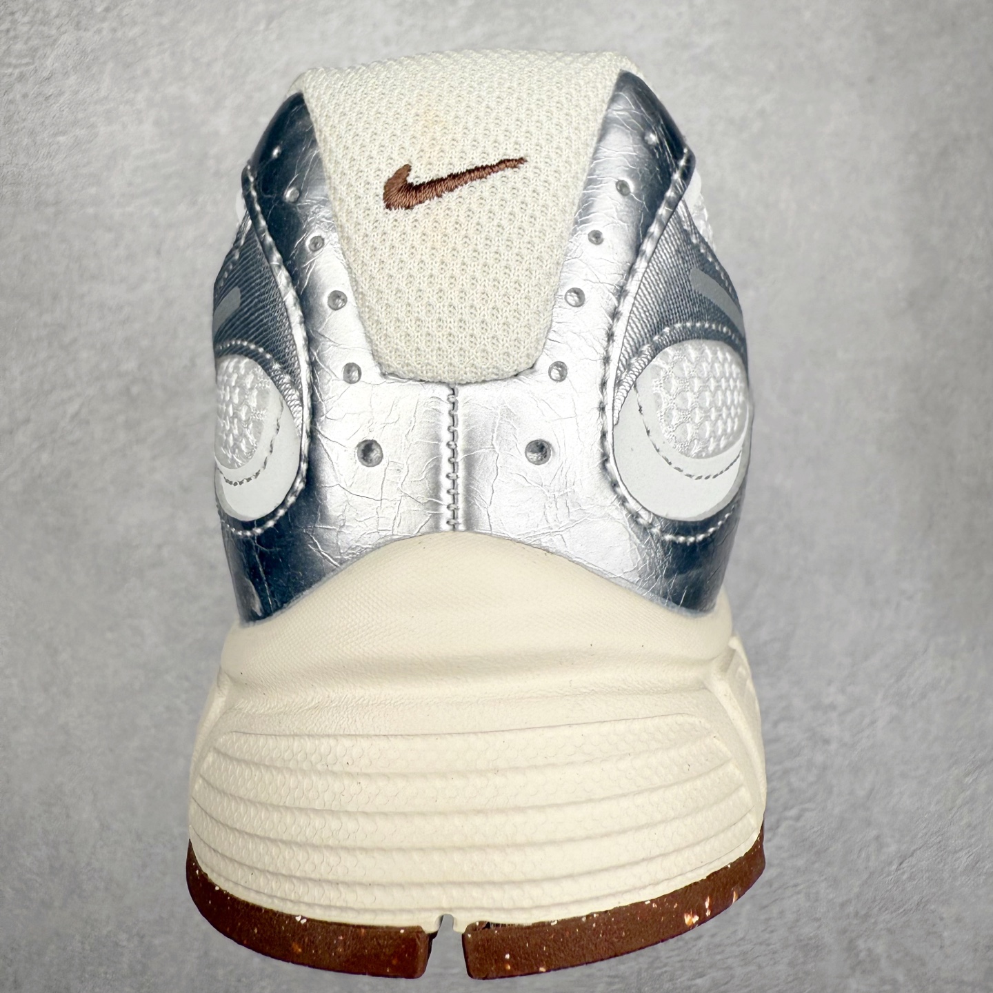 图片[8]-＃纯原福利 NK V5 RNR 舒适百搭防滑耐磨低帮跑步鞋 舒适有型适合日常穿着 该鞋款延续千禧年经典设计搭载泡绵中底 厚实而轻盈匠心细节巧搭立体耐克勾标志焕新演绎复古跑鞋 鞋款从千禧年美学汲取灵感 混搭多种材质突显层次感立体感和传统跑步风范 尺码：36 36.5 37.5 38 38.5 39 40 40.5 41 42 42.5 43 44 44.5 45-选品中心