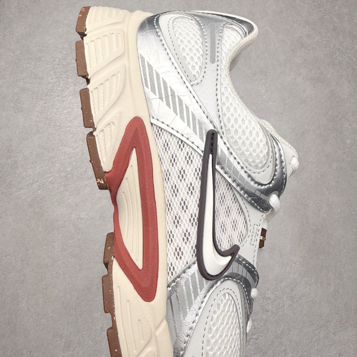 图片[6]-＃纯原福利 NK V5 RNR 舒适百搭防滑耐磨低帮跑步鞋 舒适有型适合日常穿着 该鞋款延续千禧年经典设计搭载泡绵中底 厚实而轻盈匠心细节巧搭立体耐克勾标志焕新演绎复古跑鞋 鞋款从千禧年美学汲取灵感 混搭多种材质突显层次感立体感和传统跑步风范 尺码：36 36.5 37.5 38 38.5 39 40 40.5 41 42 42.5 43 44 44.5 45-选品中心