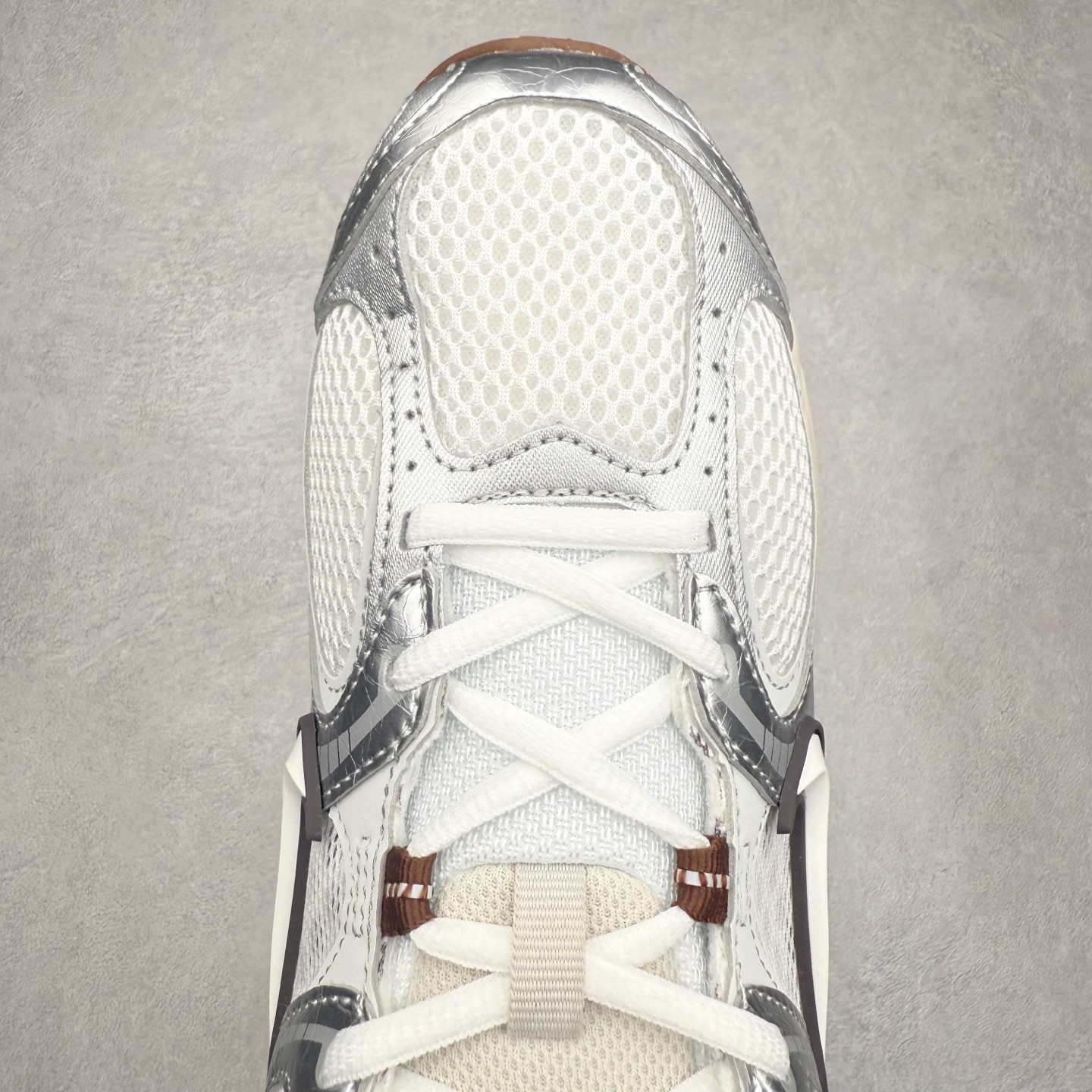 图片[4]-＃纯原福利 NK V5 RNR 舒适百搭防滑耐磨低帮跑步鞋 舒适有型适合日常穿着 该鞋款延续千禧年经典设计搭载泡绵中底 厚实而轻盈匠心细节巧搭立体耐克勾标志焕新演绎复古跑鞋 鞋款从千禧年美学汲取灵感 混搭多种材质突显层次感立体感和传统跑步风范 尺码：36 36.5 37.5 38 38.5 39 40 40.5 41 42 42.5 43 44 44.5 45-选品中心