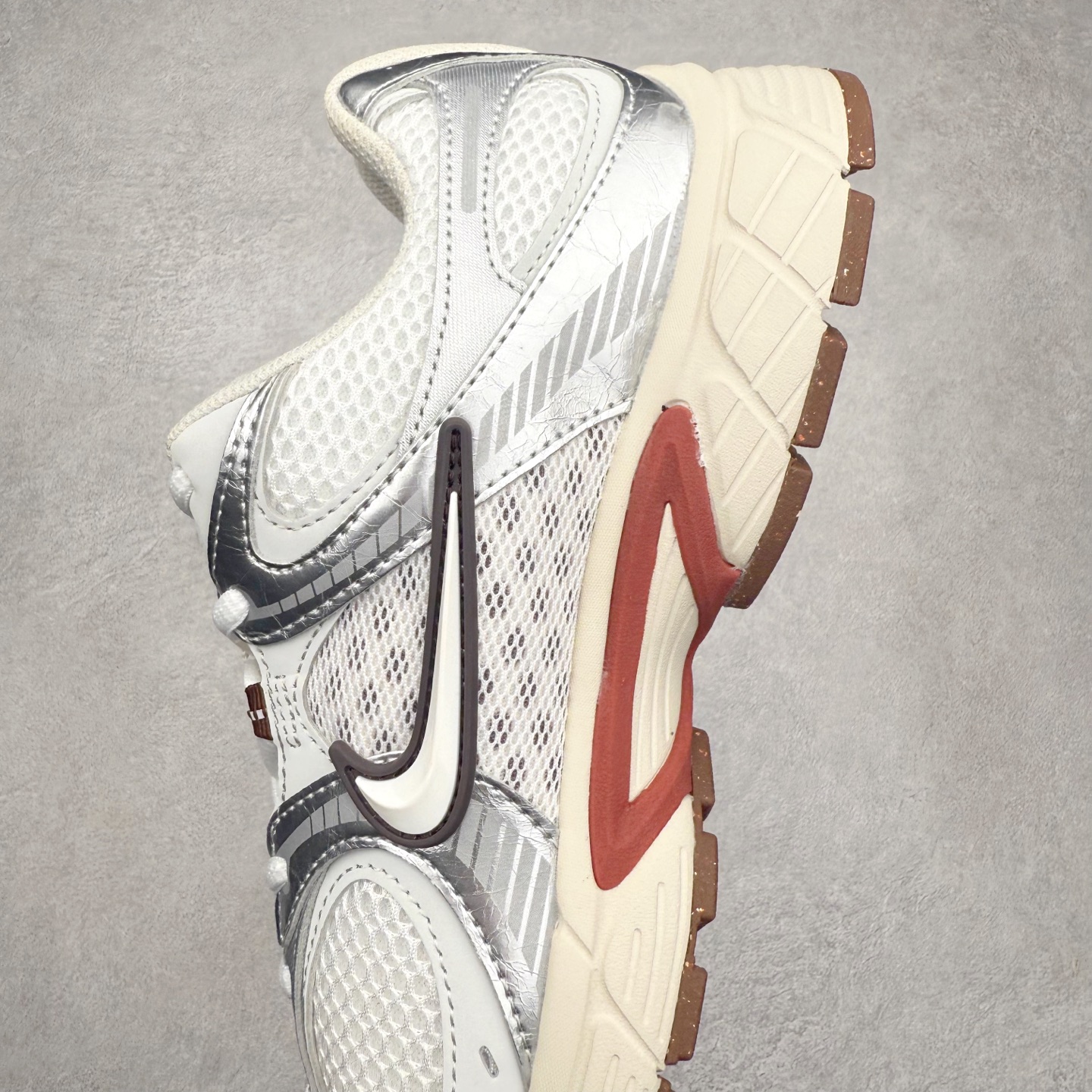 图片[7]-＃纯原福利 NK V5 RNR 舒适百搭防滑耐磨低帮跑步鞋 舒适有型适合日常穿着 该鞋款延续千禧年经典设计搭载泡绵中底 厚实而轻盈匠心细节巧搭立体耐克勾标志焕新演绎复古跑鞋 鞋款从千禧年美学汲取灵感 混搭多种材质突显层次感立体感和传统跑步风范 尺码：36 36.5 37.5 38 38.5 39 40 40.5 41 42 42.5 43 44 44.5 45-选品中心