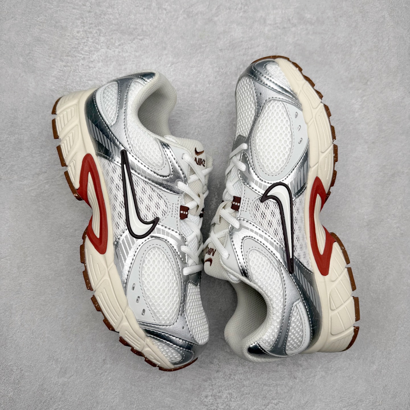 图片[3]-＃纯原福利 NK V5 RNR 舒适百搭防滑耐磨低帮跑步鞋 舒适有型适合日常穿着 该鞋款延续千禧年经典设计搭载泡绵中底 厚实而轻盈匠心细节巧搭立体耐克勾标志焕新演绎复古跑鞋 鞋款从千禧年美学汲取灵感 混搭多种材质突显层次感立体感和传统跑步风范 尺码：36 36.5 37.5 38 38.5 39 40 40.5 41 42 42.5 43 44 44.5 45-选品中心