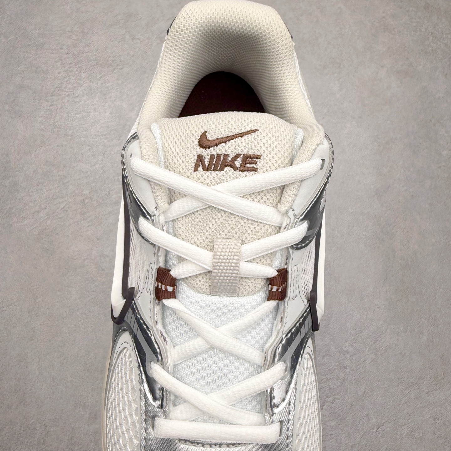 图片[5]-＃纯原福利 NK V5 RNR 舒适百搭防滑耐磨低帮跑步鞋 舒适有型适合日常穿着 该鞋款延续千禧年经典设计搭载泡绵中底 厚实而轻盈匠心细节巧搭立体耐克勾标志焕新演绎复古跑鞋 鞋款从千禧年美学汲取灵感 混搭多种材质突显层次感立体感和传统跑步风范 尺码：36 36.5 37.5 38 38.5 39 40 40.5 41 42 42.5 43 44 44.5 45-选品中心