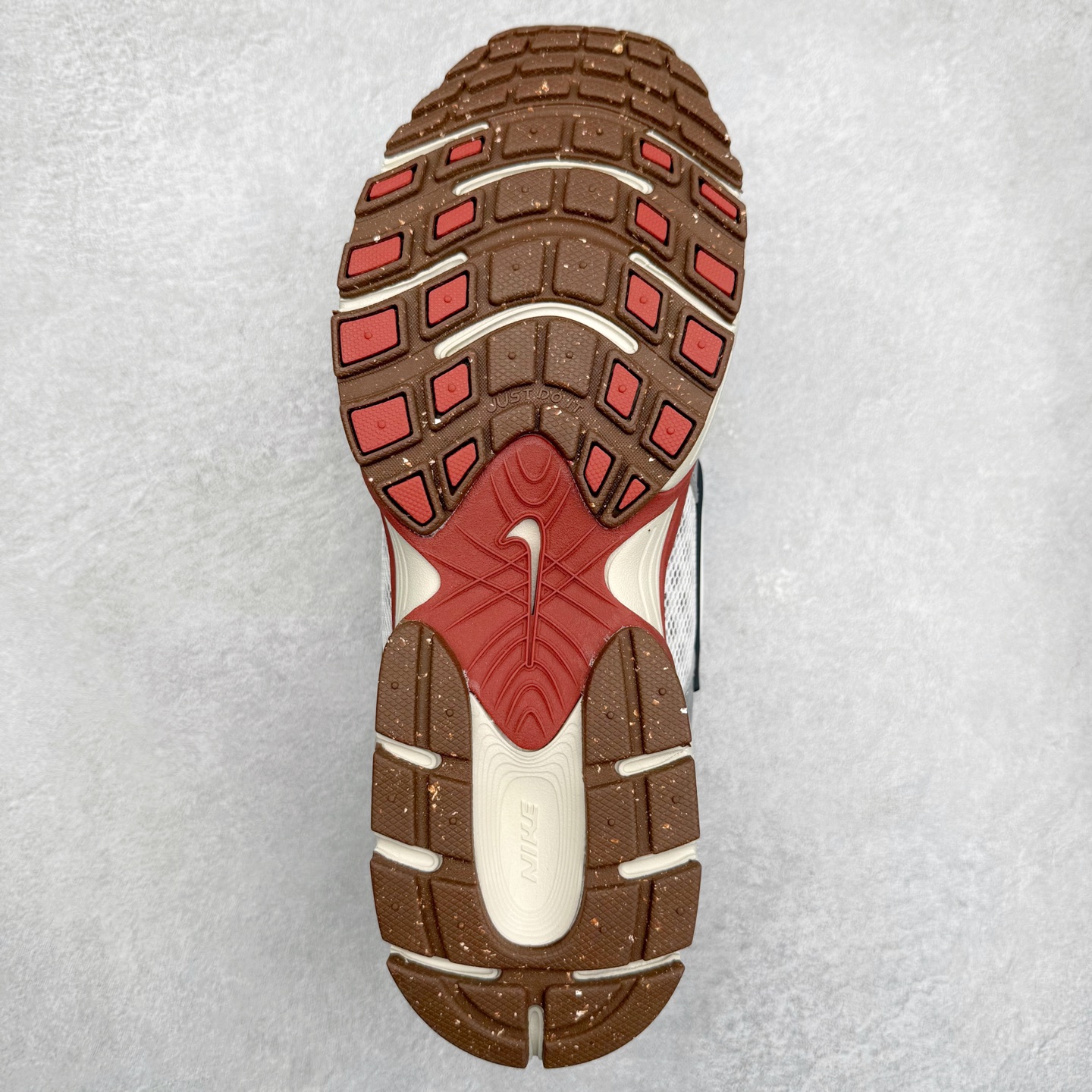 图片[9]-＃纯原福利 NK V5 RNR 舒适百搭防滑耐磨低帮跑步鞋 舒适有型适合日常穿着 该鞋款延续千禧年经典设计搭载泡绵中底 厚实而轻盈匠心细节巧搭立体耐克勾标志焕新演绎复古跑鞋 鞋款从千禧年美学汲取灵感 混搭多种材质突显层次感立体感和传统跑步风范 尺码：36 36.5 37.5 38 38.5 39 40 40.5 41 42 42.5 43 44 44.5 45-选品中心