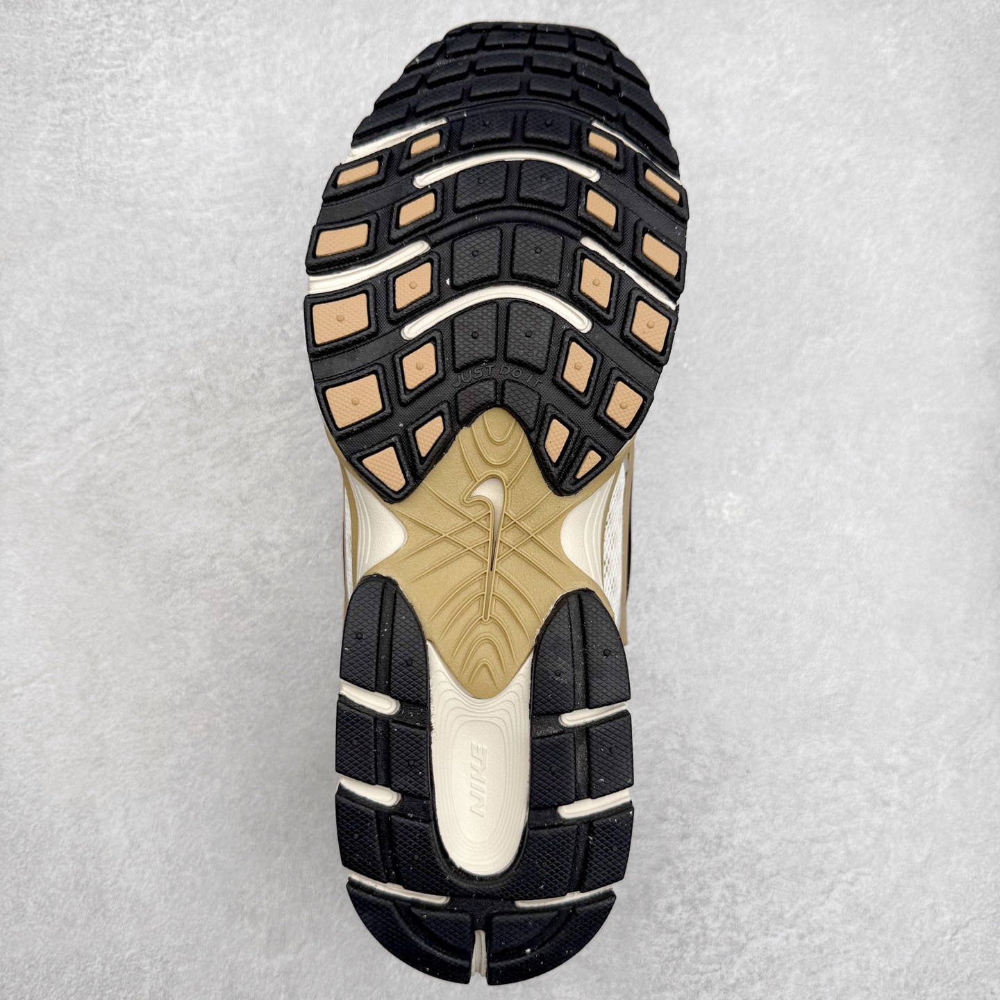 图片[9]-＃纯原福利 NK V5 RNR 舒适百搭防滑耐磨低帮跑步鞋 舒适有型适合日常穿着 该鞋款延续千禧年经典设计搭载泡绵中底 厚实而轻盈匠心细节巧搭立体耐克勾标志焕新演绎复古跑鞋 鞋款从千禧年美学汲取灵感 混搭多种材质突显层次感立体感和传统跑步风范 尺码：36 36.5 37.5 38 38.5 39 40 40.5 41 42 42.5 43 44 44.5 45-选品中心