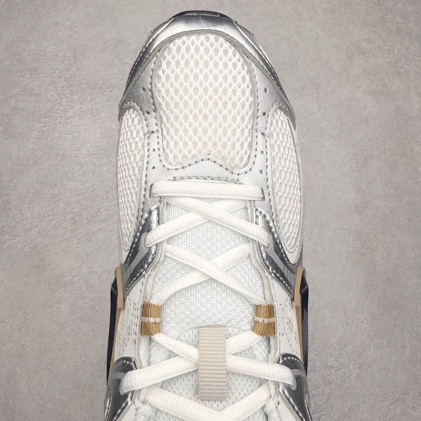 图片[4]-＃纯原福利 NK V5 RNR 舒适百搭防滑耐磨低帮跑步鞋 舒适有型适合日常穿着 该鞋款延续千禧年经典设计搭载泡绵中底 厚实而轻盈匠心细节巧搭立体耐克勾标志焕新演绎复古跑鞋 鞋款从千禧年美学汲取灵感 混搭多种材质突显层次感立体感和传统跑步风范 尺码：36 36.5 37.5 38 38.5 39 40 40.5 41 42 42.5 43 44 44.5 45-选品中心