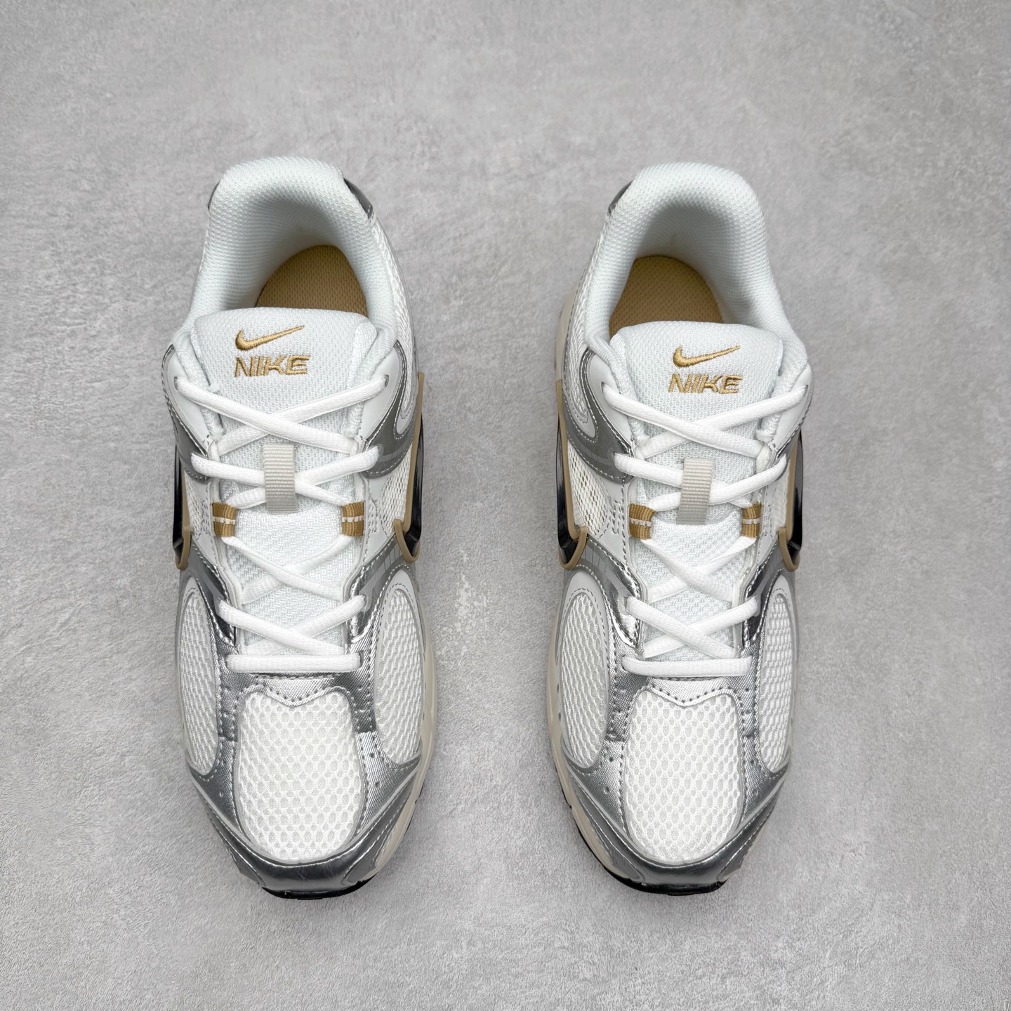 图片[3]-＃纯原福利 NK V5 RNR 舒适百搭防滑耐磨低帮跑步鞋 舒适有型适合日常穿着 该鞋款延续千禧年经典设计搭载泡绵中底 厚实而轻盈匠心细节巧搭立体耐克勾标志焕新演绎复古跑鞋 鞋款从千禧年美学汲取灵感 混搭多种材质突显层次感立体感和传统跑步风范 尺码：36 36.5 37.5 38 38.5 39 40 40.5 41 42 42.5 43 44 44.5 45-选品中心