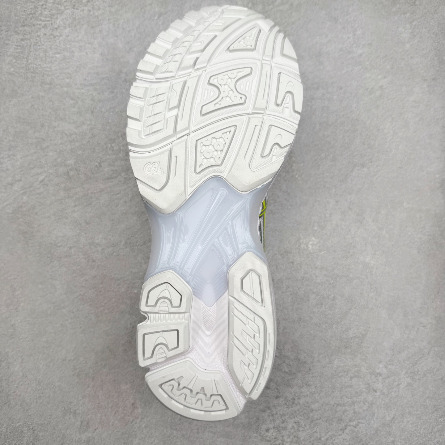 图片[9]-ASICS Gel-Nimbus 10.1 亚瑟士雨云10.1代系列轻量缓震休闲运动跑步鞋 近年来，运动鞋市场迎来了一个新的设计潮流：通过融合艺术与技术，赋予运动鞋更多的时尚元素和创新设计。作为市场中的领导者之一，ASICS（亚瑟士）一向以其技术创新和卓越的鞋款设计著称。而另一个前卫的实验鞋类品牌EMPTY BEHAVIOR，以其非凡的创意和探索，尤其对未来主义和非传统材料的热情撞击，从业界中脱颖而出。两者的合作，以推出特别版的GEL-NIMBUS™ 10.1鞋款——主题为“EVEN MY SHOE IS ART”为标志，为运动鞋设计涉入一个全新的高度。尺码：36 37 37.5 38 39 39.5 40.5 41.5 42 42.5 43.5 44 44.5 45-选品中心