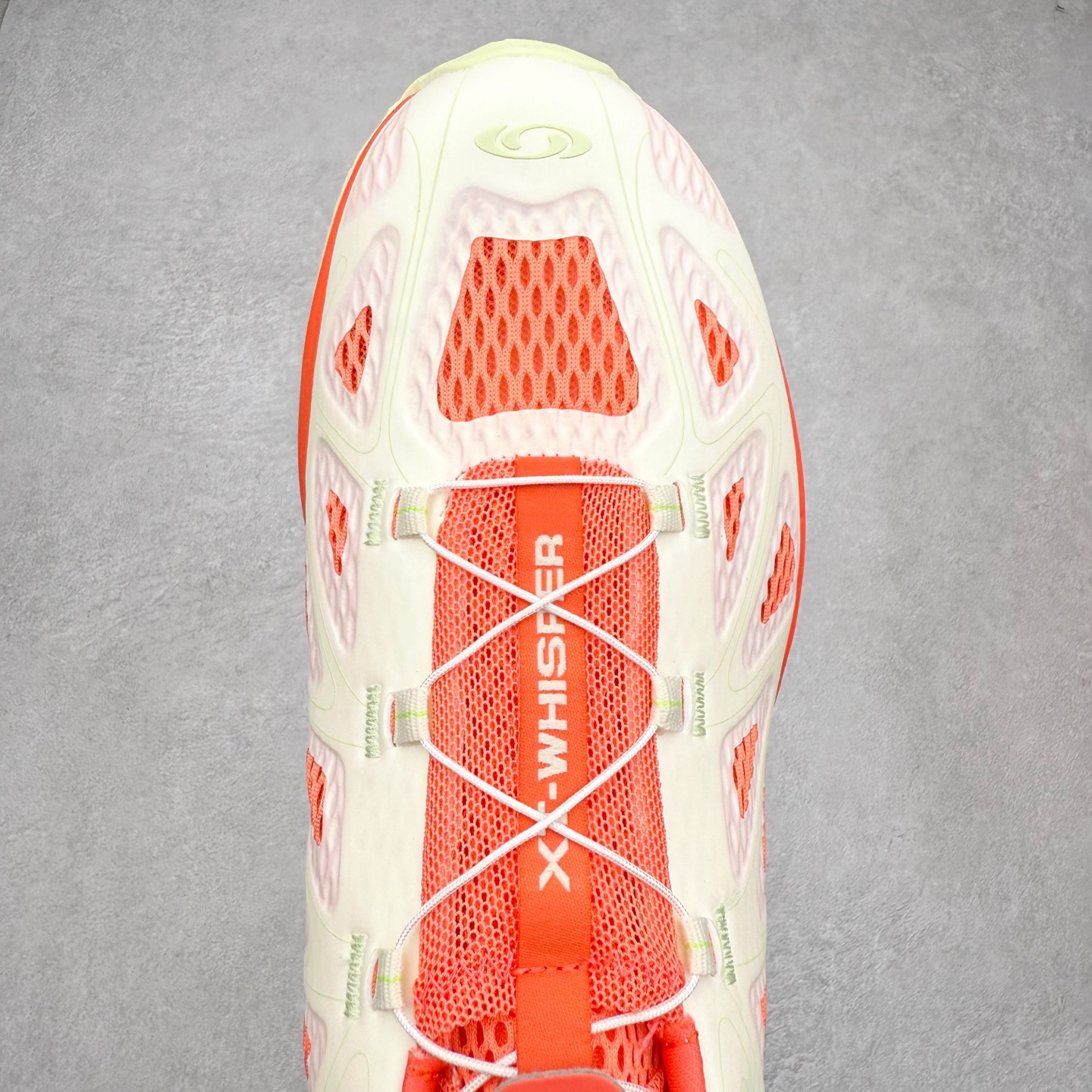 图片[4]-＃HP SALOMON XT-WHISPER 萨洛蒙圆头防滑耐磨低帮休闲越野训练城市通勤跑步鞋 男女同款 浅棕色 纯原外贸平台特供订单 耗时半年巨作 全套原纸板楦头开发 原厂特供网布配套加持 确保原汁原味 完美呈现版型 原档数据独家私模五层组合大底 男女鞋同步官方开发至46.5 原装Ortholite轻量化鞋垫 中底布带钢印编号 原厂TPU锁扣 进口港宝加持 后跟自然饱满 还原公司包裹性 鞋面以“锯齿”状的包裹系统呈现 在基色底之下加入了各种色点缀 将公司的最新技术和时尚前卫的造型融入耐用的长跑款式中 鞋面由 TPU 薄膜制成 并焊接在高耐磨网眼上 使其既时尚又坚固 由 ACS底盘支撑 可增强稳定性和支撑力 以及由橡胶凸耳 Contragrip外底覆盖的 EVA 缓冲中底 旨在应对崎岖的地形 鞋舌上的彩色Salomon 标签、Quicklace 系统以及鞋头、鞋舌和鞋跟上的附加品牌使细节更加完美 让穿着者可以轻松驾驭户外与通勤下的任何运动生活场景 无缝鞋身户外随意纵横 颜值与脚感兼备 出街通勤 绝对非常吸睛 你值得拥有 尺码：36 36.5 37.5 38 38.5 39 40 40.5 41 42 42.5 43 44 44.5 45 46 46.5 注意：偏小1码-选品中心