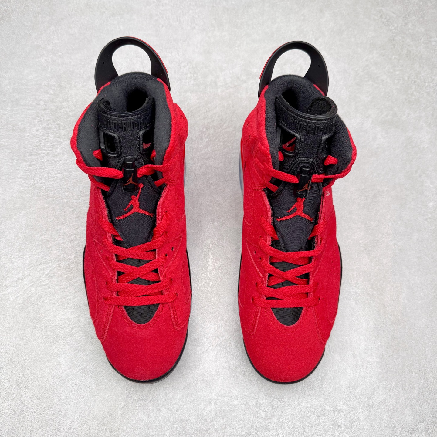 图片[2]-Air Jordan AJ6 Retro \\\”Toro\\\” 黑红愤怒的公牛 CT852-600 市场中端王者 耗时半年巨作 全套原纸板楦头开发 确保原汁原味 完美呈现六代版型 一比一鞋头弧度高度鞋身弧度 此版本只针对中端市场 皮料材质有所更替 其他数据细节工艺流程均保持一致 定制优质皮料 完美鞋型匹配公司货 正确TPU鞋舌锁扣 最新原厂底模 大底卡色咬花完美 鞋柜必备鞋款 终端现货供应 尺码：40 40.5 41 42 42.5 43 44 44.5 45 46 47.5-选品中心