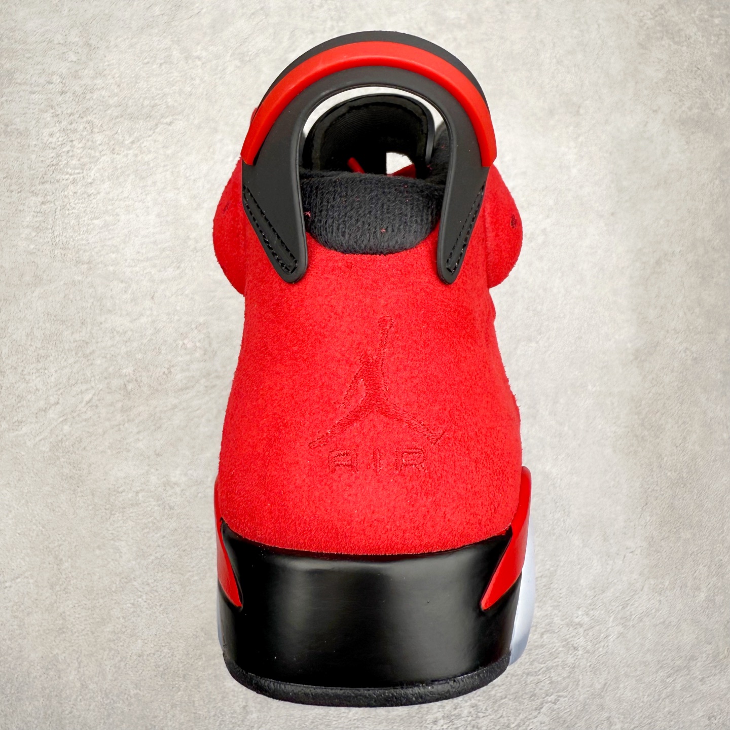 图片[8]-Air Jordan AJ6 Retro \\\”Toro\\\” 黑红愤怒的公牛 CT852-600 市场中端王者 耗时半年巨作 全套原纸板楦头开发 确保原汁原味 完美呈现六代版型 一比一鞋头弧度高度鞋身弧度 此版本只针对中端市场 皮料材质有所更替 其他数据细节工艺流程均保持一致 定制优质皮料 完美鞋型匹配公司货 正确TPU鞋舌锁扣 最新原厂底模 大底卡色咬花完美 鞋柜必备鞋款 终端现货供应 尺码：40 40.5 41 42 42.5 43 44 44.5 45 46 47.5-选品中心