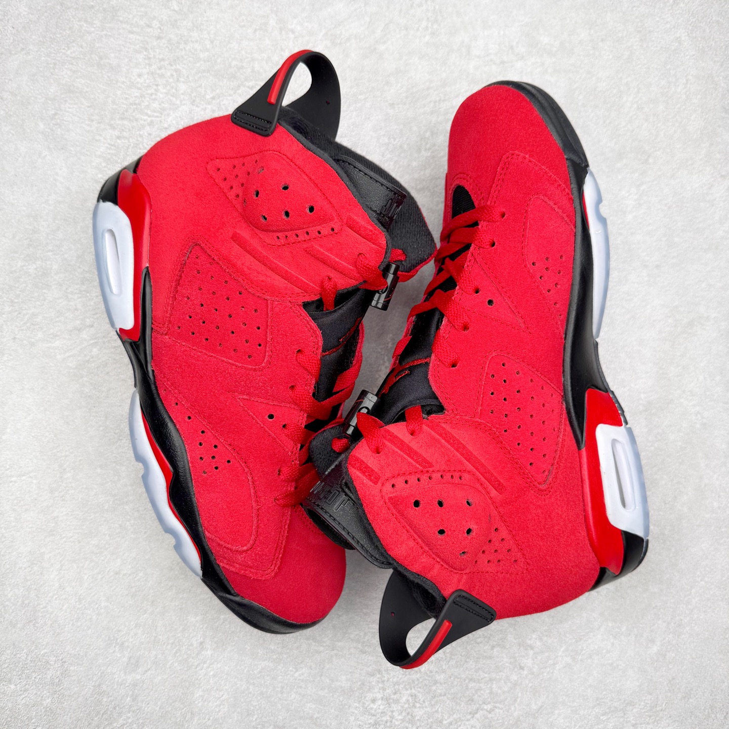 图片[3]-Air Jordan AJ6 Retro \\\”Toro\\\” 黑红愤怒的公牛 CT852-600 市场中端王者 耗时半年巨作 全套原纸板楦头开发 确保原汁原味 完美呈现六代版型 一比一鞋头弧度高度鞋身弧度 此版本只针对中端市场 皮料材质有所更替 其他数据细节工艺流程均保持一致 定制优质皮料 完美鞋型匹配公司货 正确TPU鞋舌锁扣 最新原厂底模 大底卡色咬花完美 鞋柜必备鞋款 终端现货供应 尺码：40 40.5 41 42 42.5 43 44 44.5 45 46 47.5-选品中心