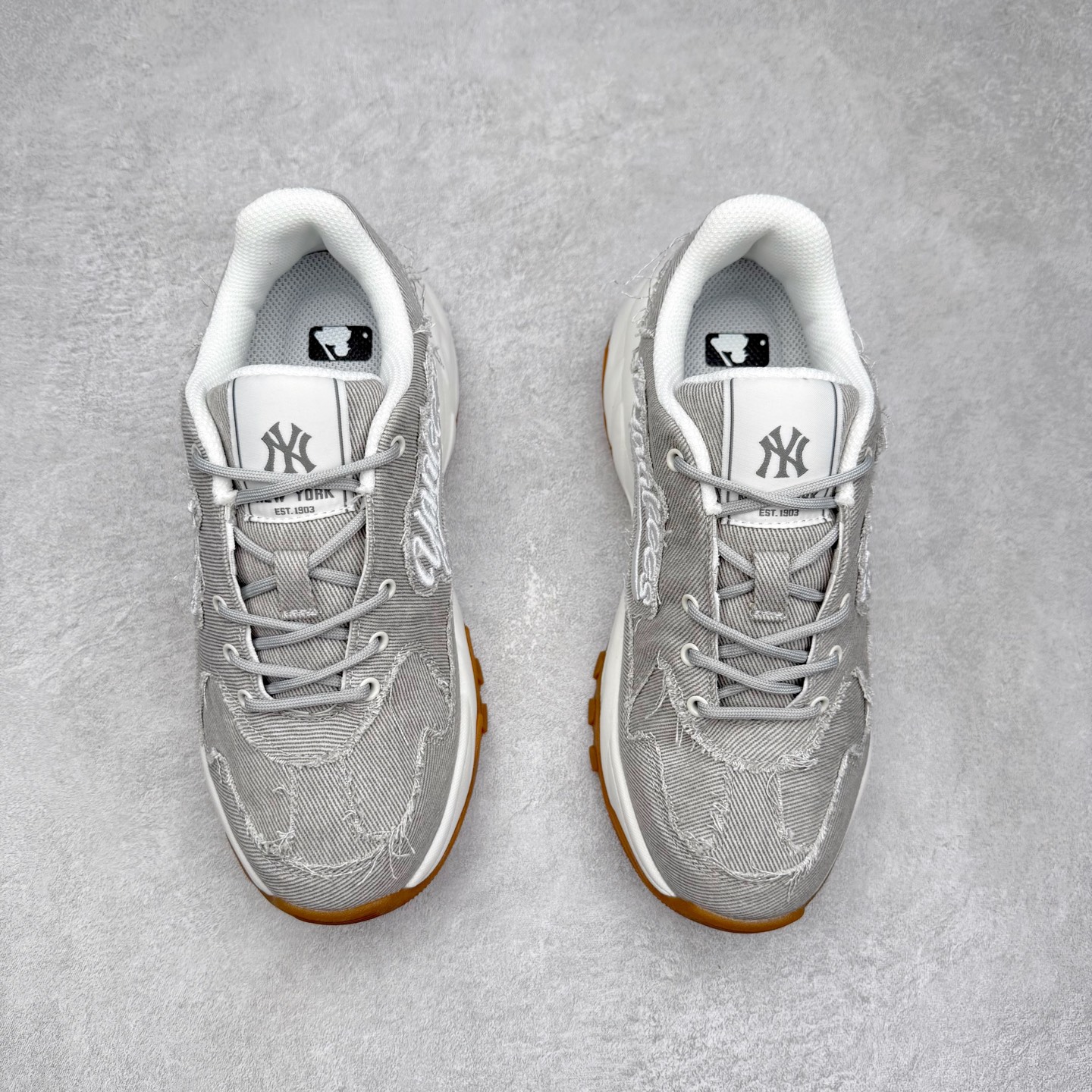 图片[2]-MLB Big Ball Chunky 复古印花老爹鞋系列低帮轻量增高厚底百搭休闲运动慢跑鞋 Korea韩国联名NY美国榄球纽约洋基队限定 韩国代购专供 全套原楦原纸板原厂数据开发 正确中底拉帮中底网布细节 平台代购专供 左脚内置芯片 韩国代购吊牌标贴 独家一比一RB+MD组合大底 高频后跟小人Logo精准对位立体饱满 正确网布加超迁鞋面 转印中底走线紧密 转印Logo工艺表层防刮不掉色 尺码：35 36 36.5 37.5 38 38.5 39 40 40.5 41 42 42.5 43 44 45-选品中心