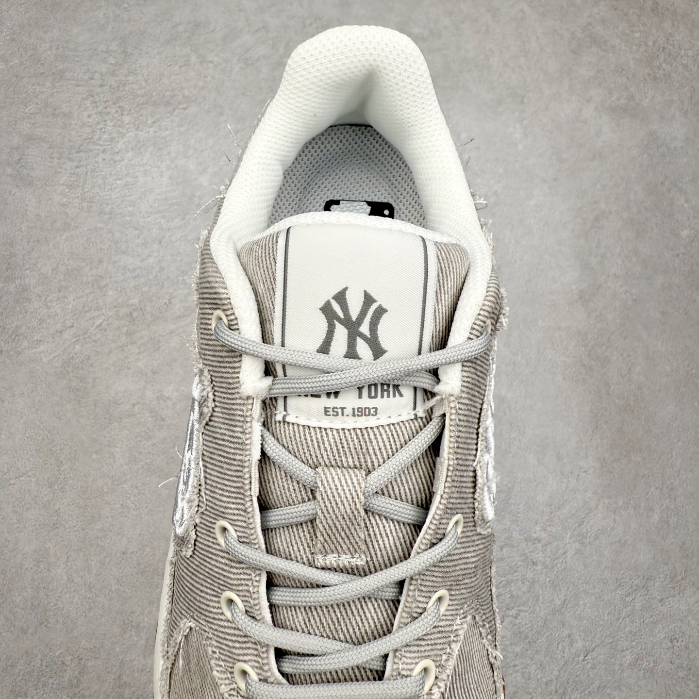 图片[5]-MLB Big Ball Chunky 复古印花老爹鞋系列低帮轻量增高厚底百搭休闲运动慢跑鞋 Korea韩国联名NY美国榄球纽约洋基队限定 韩国代购专供 全套原楦原纸板原厂数据开发 正确中底拉帮中底网布细节 平台代购专供 左脚内置芯片 韩国代购吊牌标贴 独家一比一RB+MD组合大底 高频后跟小人Logo精准对位立体饱满 正确网布加超迁鞋面 转印中底走线紧密 转印Logo工艺表层防刮不掉色 尺码：35 36 36.5 37.5 38 38.5 39 40 40.5 41 42 42.5 43 44 45-选品中心