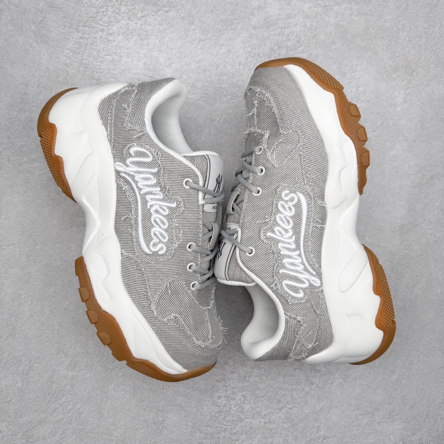 图片[3]-MLB Big Ball Chunky 复古印花老爹鞋系列低帮轻量增高厚底百搭休闲运动慢跑鞋 Korea韩国联名NY美国榄球纽约洋基队限定 韩国代购专供 全套原楦原纸板原厂数据开发 正确中底拉帮中底网布细节 平台代购专供 左脚内置芯片 韩国代购吊牌标贴 独家一比一RB+MD组合大底 高频后跟小人Logo精准对位立体饱满 正确网布加超迁鞋面 转印中底走线紧密 转印Logo工艺表层防刮不掉色 尺码：35 36 36.5 37.5 38 38.5 39 40 40.5 41 42 42.5 43 44 45-选品中心