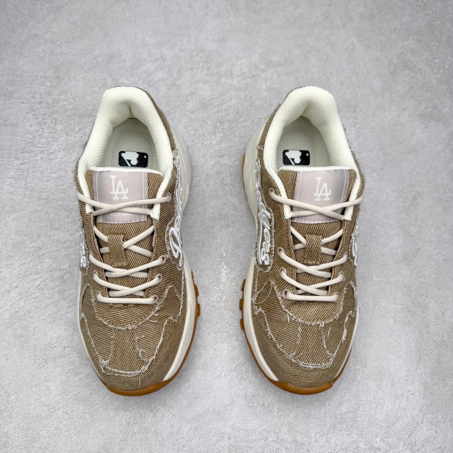 图片[2]-MLB Big Ball Chunky 复古印花老爹鞋系列低帮轻量增高厚底百搭休闲运动慢跑鞋 Korea韩国联名NY美国榄球纽约洋基队限定 韩国代购专供 全套原楦原纸板原厂数据开发 正确中底拉帮中底网布细节 平台代购专供 左脚内置芯片 韩国代购吊牌标贴 独家一比一RB+MD组合大底 高频后跟小人Logo精准对位立体饱满 正确网布加超迁鞋面 转印中底走线紧密 转印Logo工艺表层防刮不掉色 尺码：35 36 36.5 37.5 38 38.5 39 40 40.5 41 42 42.5 43 44 45-选品中心