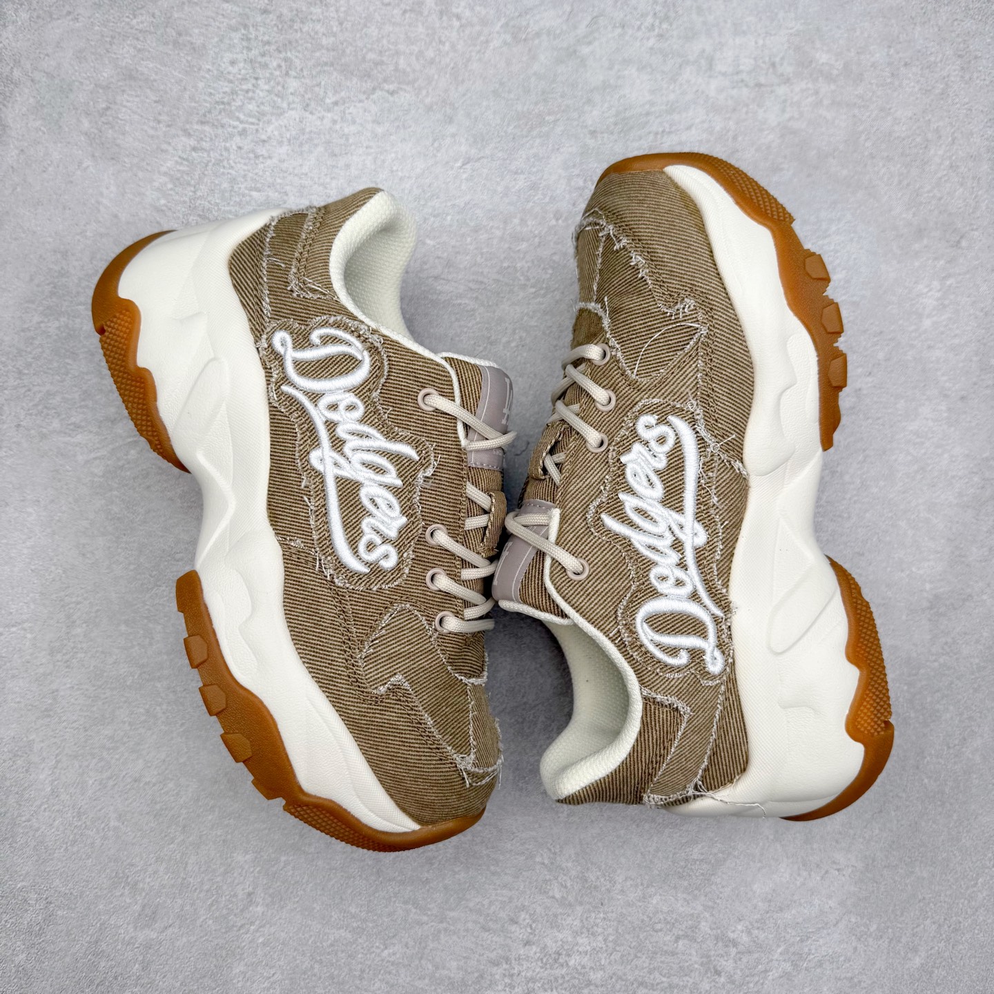 图片[3]-MLB Big Ball Chunky 复古印花老爹鞋系列低帮轻量增高厚底百搭休闲运动慢跑鞋 Korea韩国联名NY美国榄球纽约洋基队限定 韩国代购专供 全套原楦原纸板原厂数据开发 正确中底拉帮中底网布细节 平台代购专供 左脚内置芯片 韩国代购吊牌标贴 独家一比一RB+MD组合大底 高频后跟小人Logo精准对位立体饱满 正确网布加超迁鞋面 转印中底走线紧密 转印Logo工艺表层防刮不掉色 尺码：35 36 36.5 37.5 38 38.5 39 40 40.5 41 42 42.5 43 44 45-选品中心