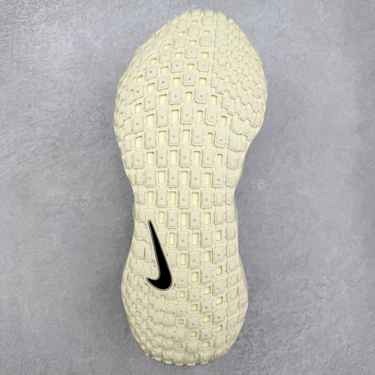 图片[9]-HYEIN SEO x NK Ava Rover 百搭舒适耐磨低帮跑步鞋 男女同款 流线型轮廓，通过轻薄物料鞋面结合 TPU 网格状支撑示人，增厚的中底材质选用 ReactX 加持，华夫外底收尾。鞋垫与后跟鞋提，克制点缀 Hyein Seo 字样。鞋垫与鞋提则采用菱形格纹的变化元素呈现。实拍调校N版已经零色差零失真 百分百还原实物色彩所见即所得 不存在货不对板色差等低级问题 选购参考实物拍摄 不混卖不参货 只用心做好货严格选品 承诺混一赔十 尺码：36 36.5 37.5 38 38.5 39 40 40.5 41 42 42.5 43 44 44.5 45-选品中心