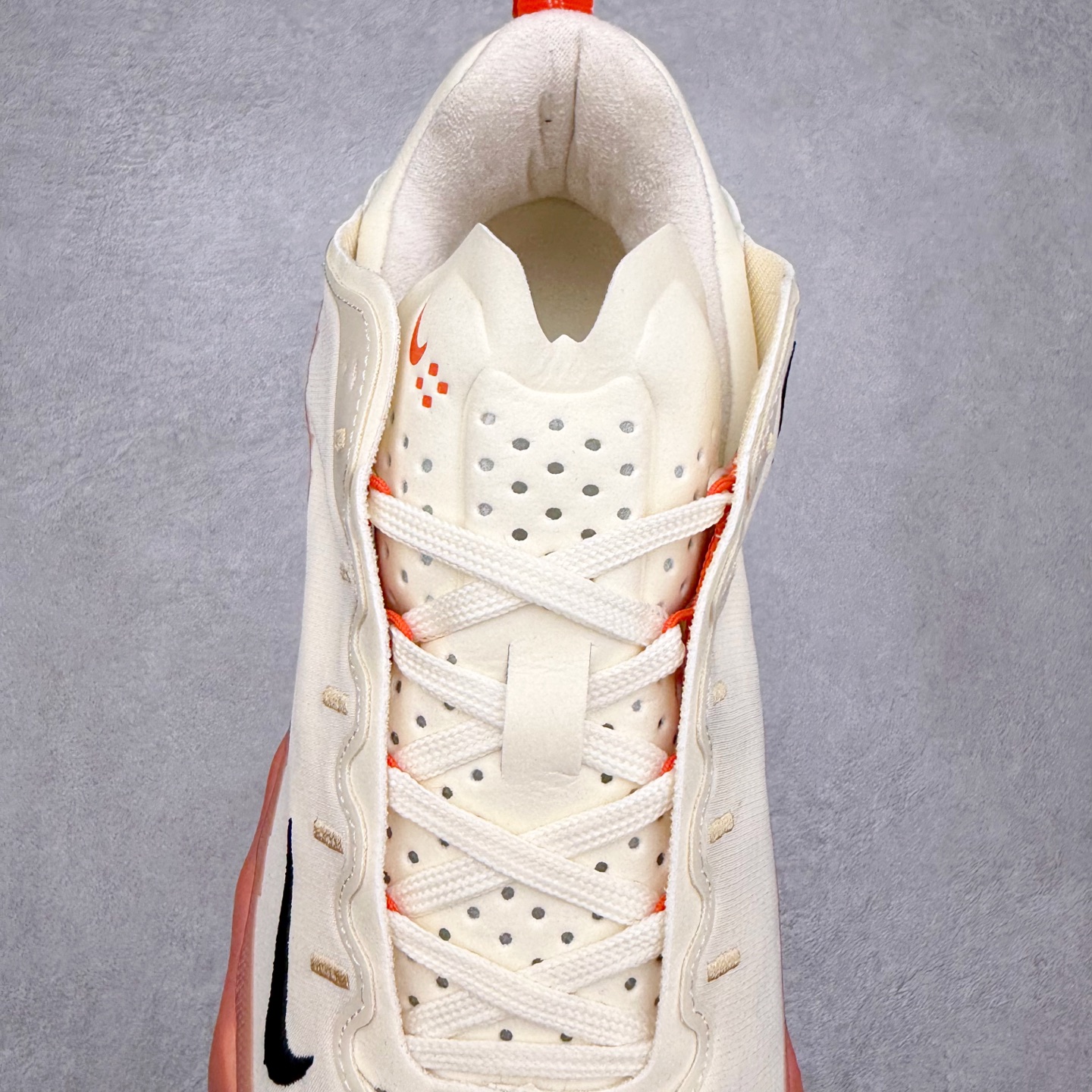 图片[5]-HYEIN SEO x NK Ava Rover 百搭舒适耐磨低帮跑步鞋 男女同款 流线型轮廓，通过轻薄物料鞋面结合 TPU 网格状支撑示人，增厚的中底材质选用 ReactX 加持，华夫外底收尾。鞋垫与后跟鞋提，克制点缀 Hyein Seo 字样。鞋垫与鞋提则采用菱形格纹的变化元素呈现。实拍调校N版已经零色差零失真 百分百还原实物色彩所见即所得 不存在货不对板色差等低级问题 选购参考实物拍摄 不混卖不参货 只用心做好货严格选品 承诺混一赔十 尺码：36 36.5 37.5 38 38.5 39 40 40.5 41 42 42.5 43 44 44.5 45-选品中心