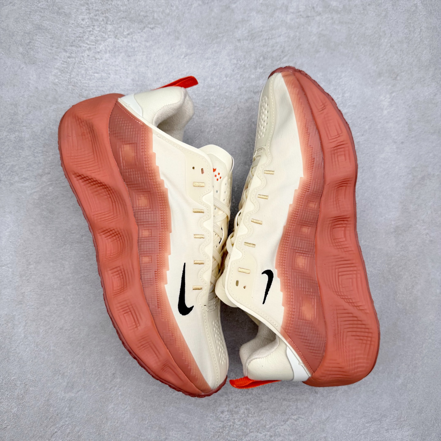 图片[3]-HYEIN SEO x NK Ava Rover 百搭舒适耐磨低帮跑步鞋 男女同款 流线型轮廓，通过轻薄物料鞋面结合 TPU 网格状支撑示人，增厚的中底材质选用 ReactX 加持，华夫外底收尾。鞋垫与后跟鞋提，克制点缀 Hyein Seo 字样。鞋垫与鞋提则采用菱形格纹的变化元素呈现。实拍调校N版已经零色差零失真 百分百还原实物色彩所见即所得 不存在货不对板色差等低级问题 选购参考实物拍摄 不混卖不参货 只用心做好货严格选品 承诺混一赔十 尺码：36 36.5 37.5 38 38.5 39 40 40.5 41 42 42.5 43 44 44.5 45-选品中心