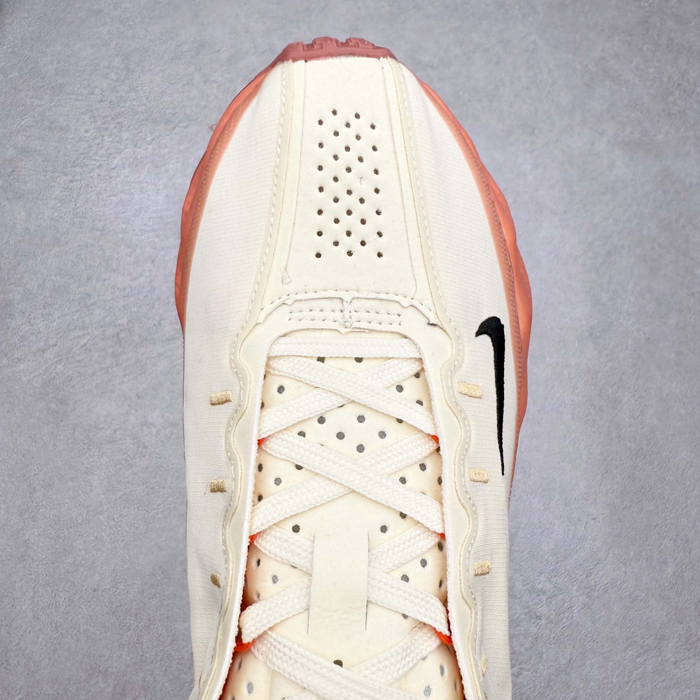 图片[4]-HYEIN SEO x NK Ava Rover 百搭舒适耐磨低帮跑步鞋 男女同款 流线型轮廓，通过轻薄物料鞋面结合 TPU 网格状支撑示人，增厚的中底材质选用 ReactX 加持，华夫外底收尾。鞋垫与后跟鞋提，克制点缀 Hyein Seo 字样。鞋垫与鞋提则采用菱形格纹的变化元素呈现。实拍调校N版已经零色差零失真 百分百还原实物色彩所见即所得 不存在货不对板色差等低级问题 选购参考实物拍摄 不混卖不参货 只用心做好货严格选品 承诺混一赔十 尺码：36 36.5 37.5 38 38.5 39 40 40.5 41 42 42.5 43 44 44.5 45-选品中心