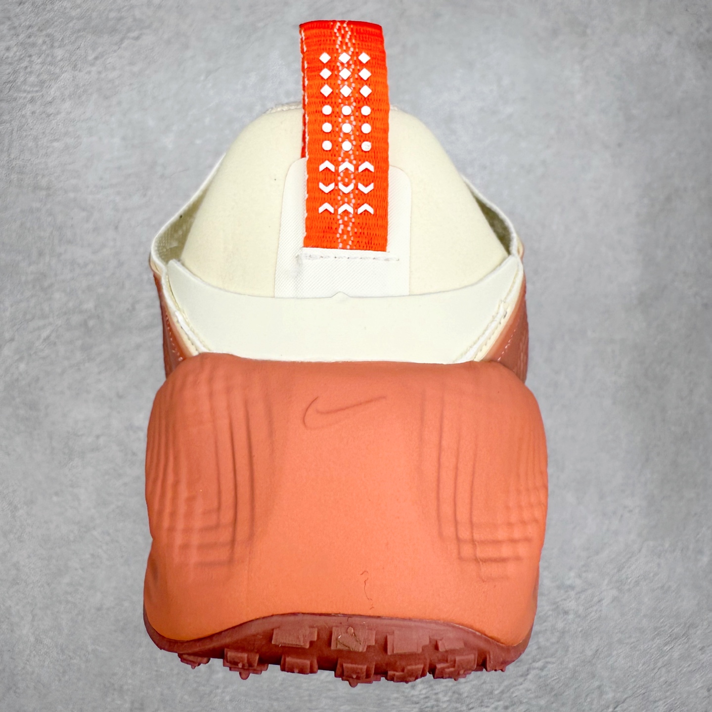 图片[8]-HYEIN SEO x NK Ava Rover 百搭舒适耐磨低帮跑步鞋 男女同款 流线型轮廓，通过轻薄物料鞋面结合 TPU 网格状支撑示人，增厚的中底材质选用 ReactX 加持，华夫外底收尾。鞋垫与后跟鞋提，克制点缀 Hyein Seo 字样。鞋垫与鞋提则采用菱形格纹的变化元素呈现。实拍调校N版已经零色差零失真 百分百还原实物色彩所见即所得 不存在货不对板色差等低级问题 选购参考实物拍摄 不混卖不参货 只用心做好货严格选品 承诺混一赔十 尺码：36 36.5 37.5 38 38.5 39 40 40.5 41 42 42.5 43 44 44.5 45-选品中心