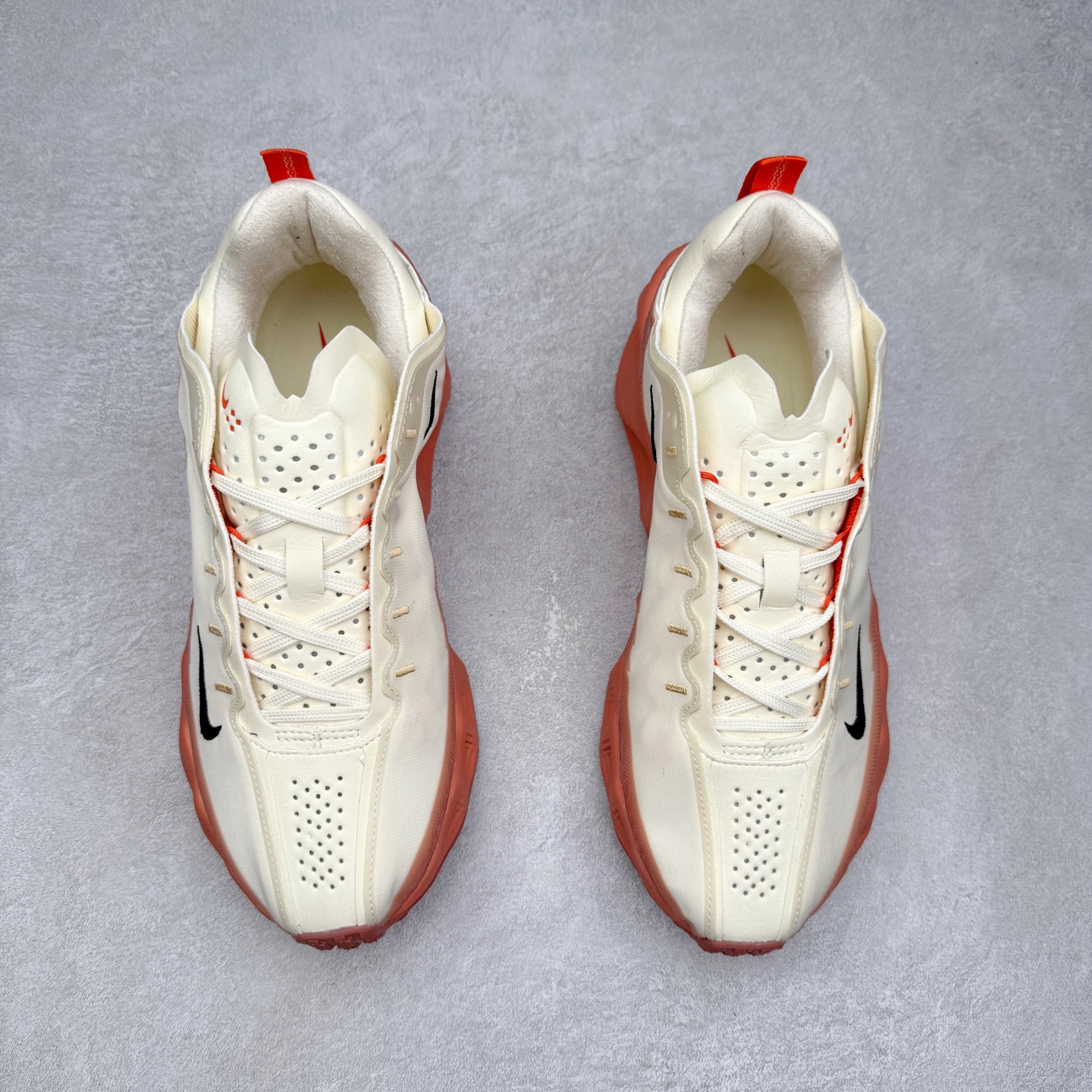 图片[2]-HYEIN SEO x NK Ava Rover 百搭舒适耐磨低帮跑步鞋 男女同款 流线型轮廓，通过轻薄物料鞋面结合 TPU 网格状支撑示人，增厚的中底材质选用 ReactX 加持，华夫外底收尾。鞋垫与后跟鞋提，克制点缀 Hyein Seo 字样。鞋垫与鞋提则采用菱形格纹的变化元素呈现。实拍调校N版已经零色差零失真 百分百还原实物色彩所见即所得 不存在货不对板色差等低级问题 选购参考实物拍摄 不混卖不参货 只用心做好货严格选品 承诺混一赔十 尺码：36 36.5 37.5 38 38.5 39 40 40.5 41 42 42.5 43 44 44.5 45-选品中心